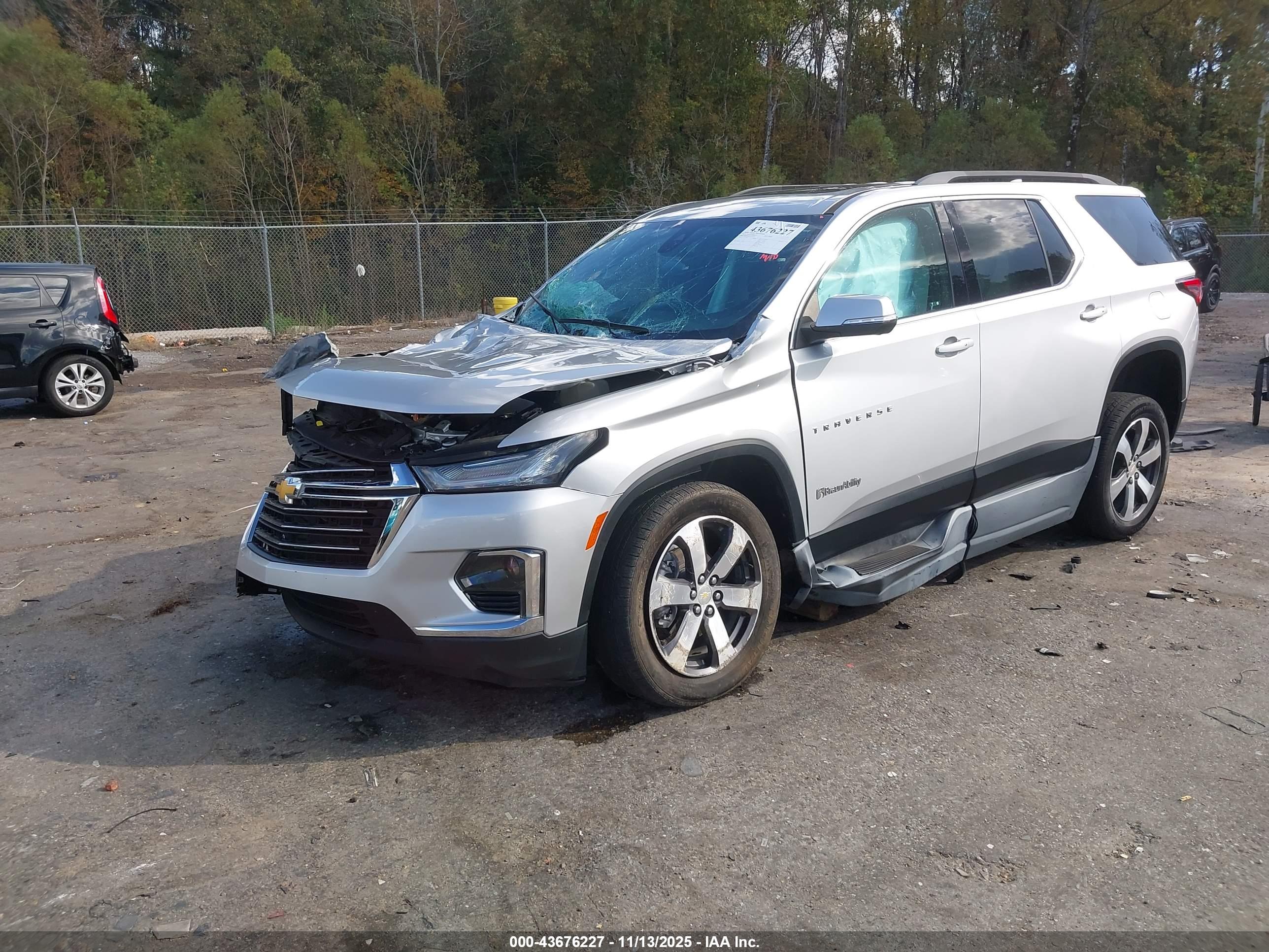 CHEVROLET TRAVERSE image 2