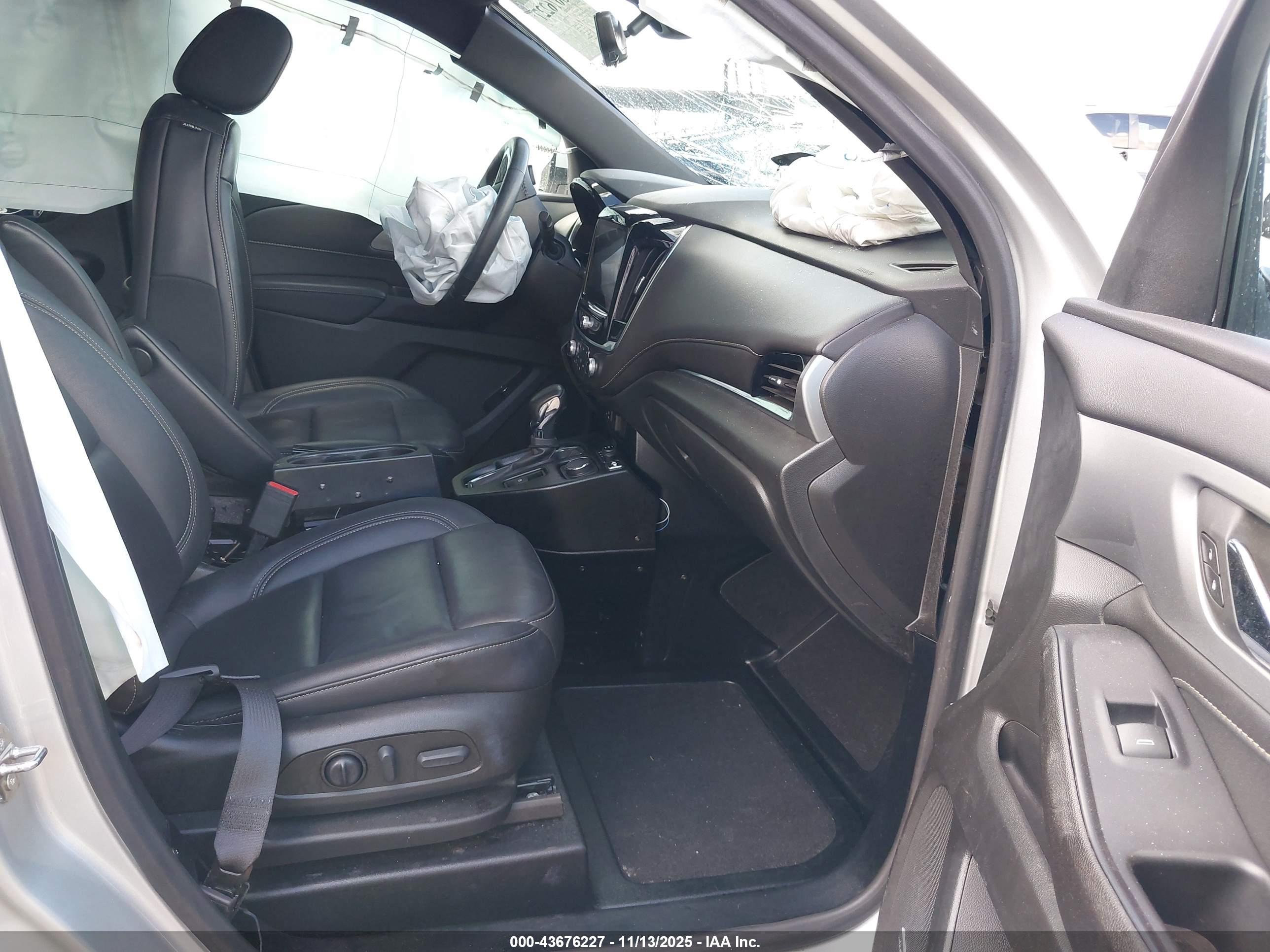 CHEVROLET TRAVERSE image 5