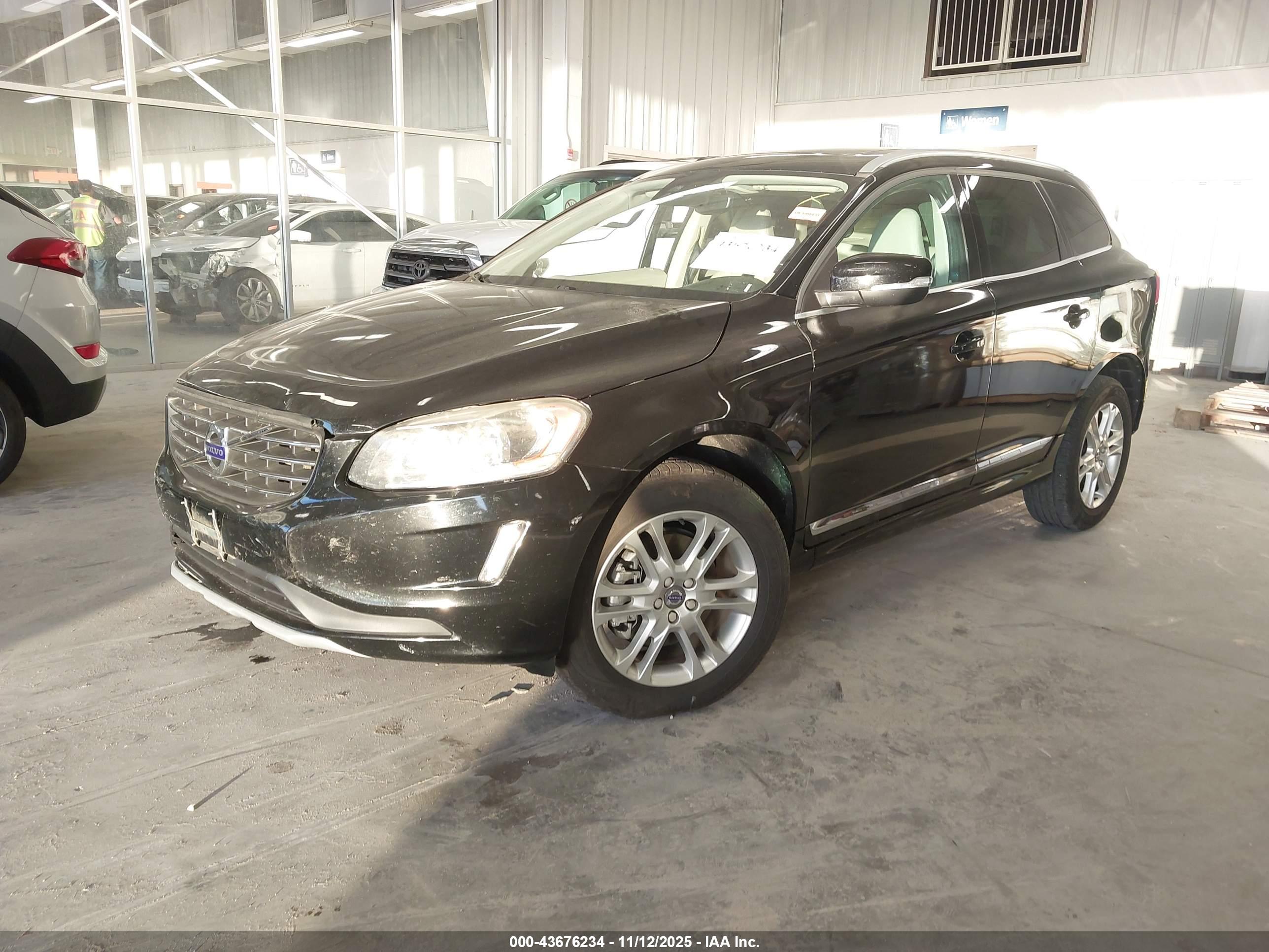 VOLVO XC60 image 2
