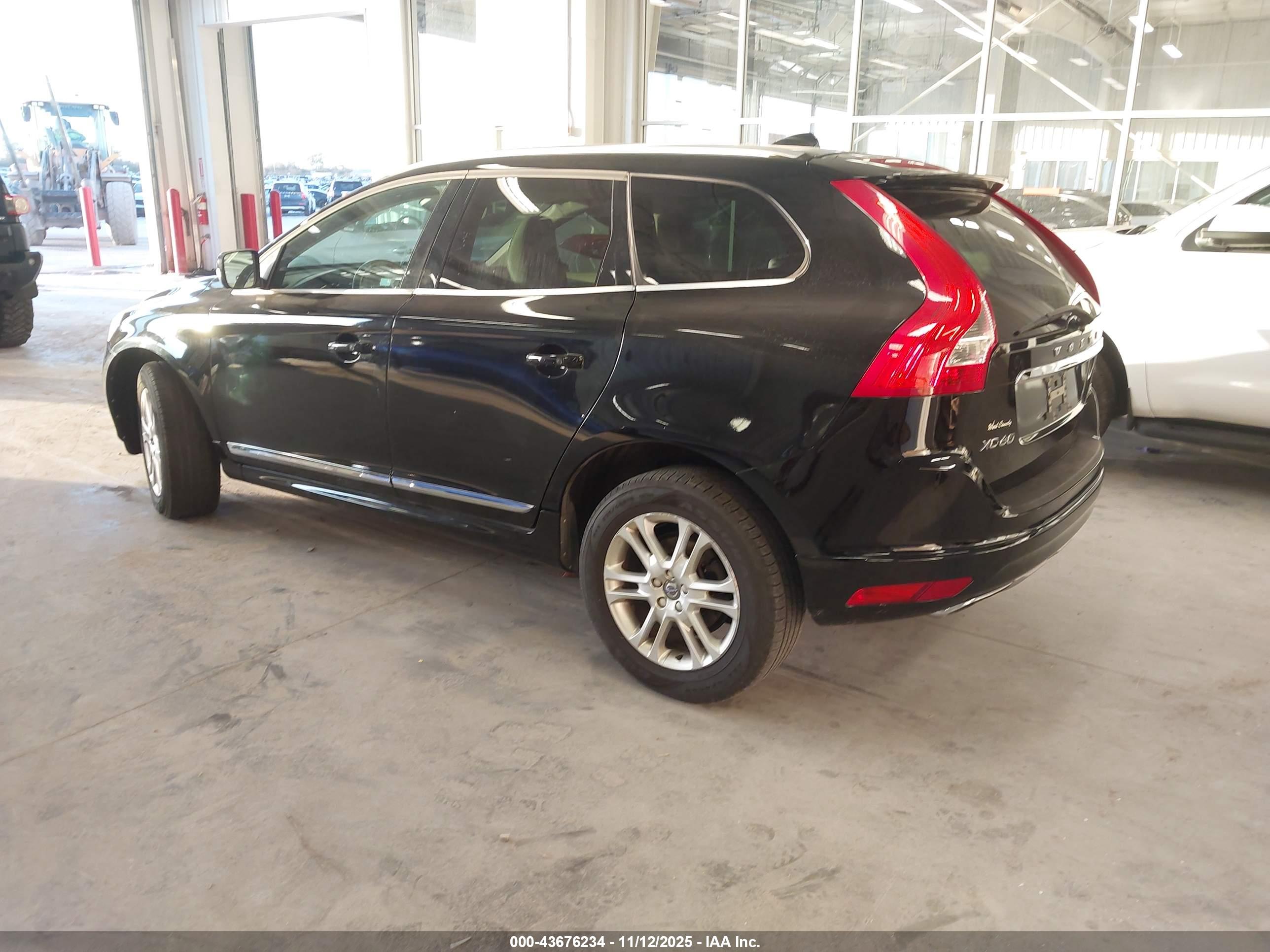 VOLVO XC60 image 3