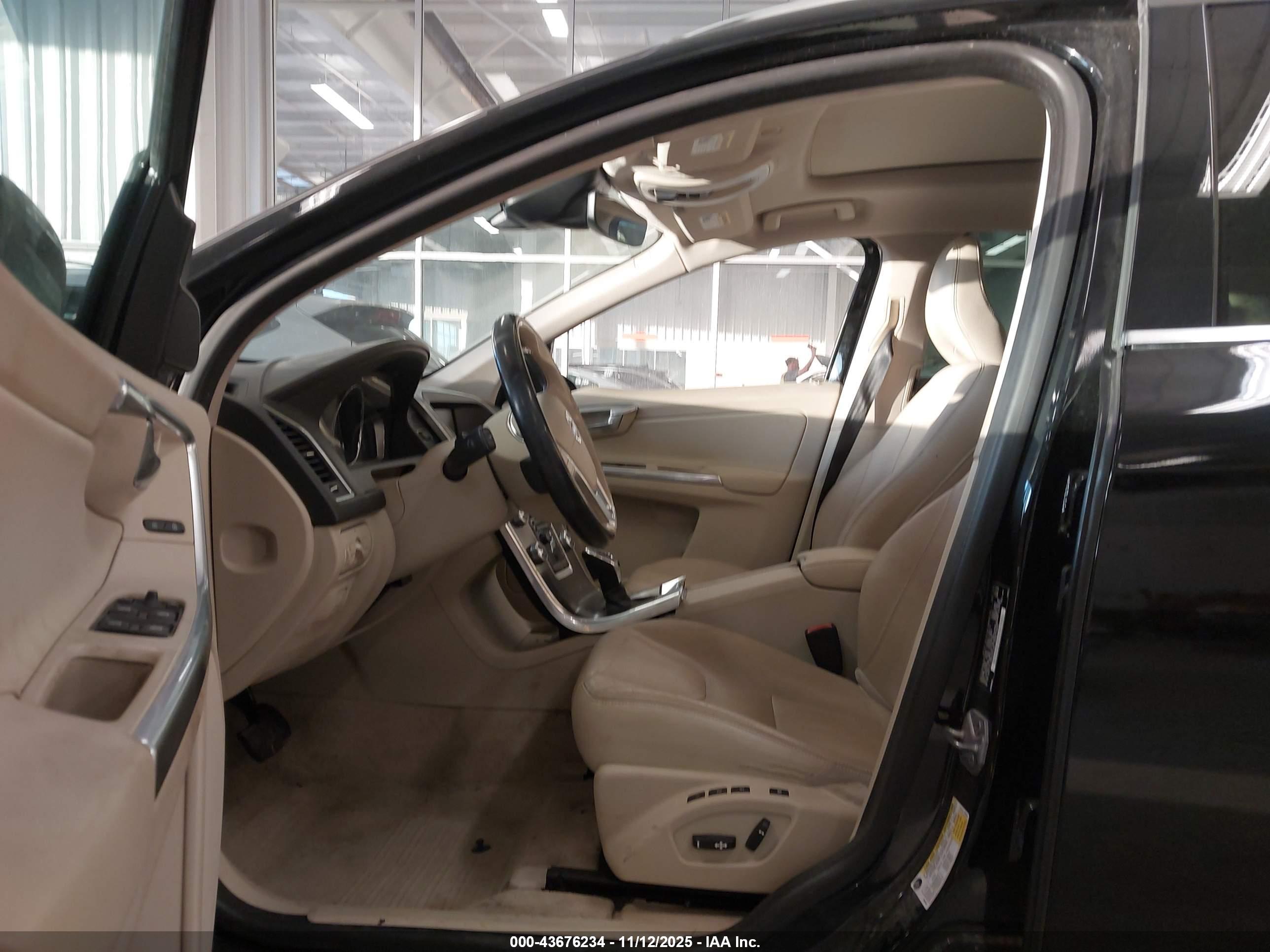 VOLVO XC60 image 5