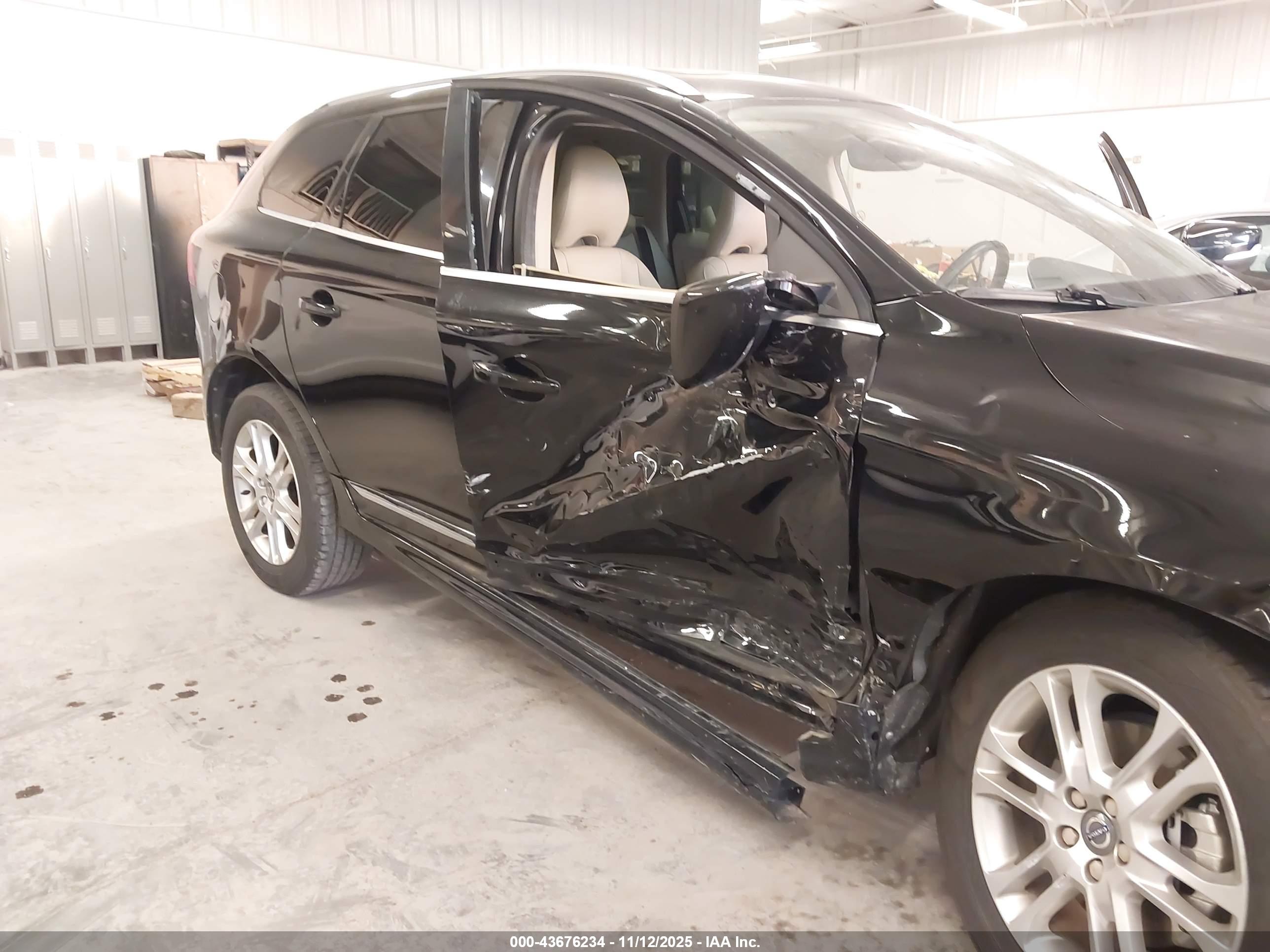 VOLVO XC60 image 6