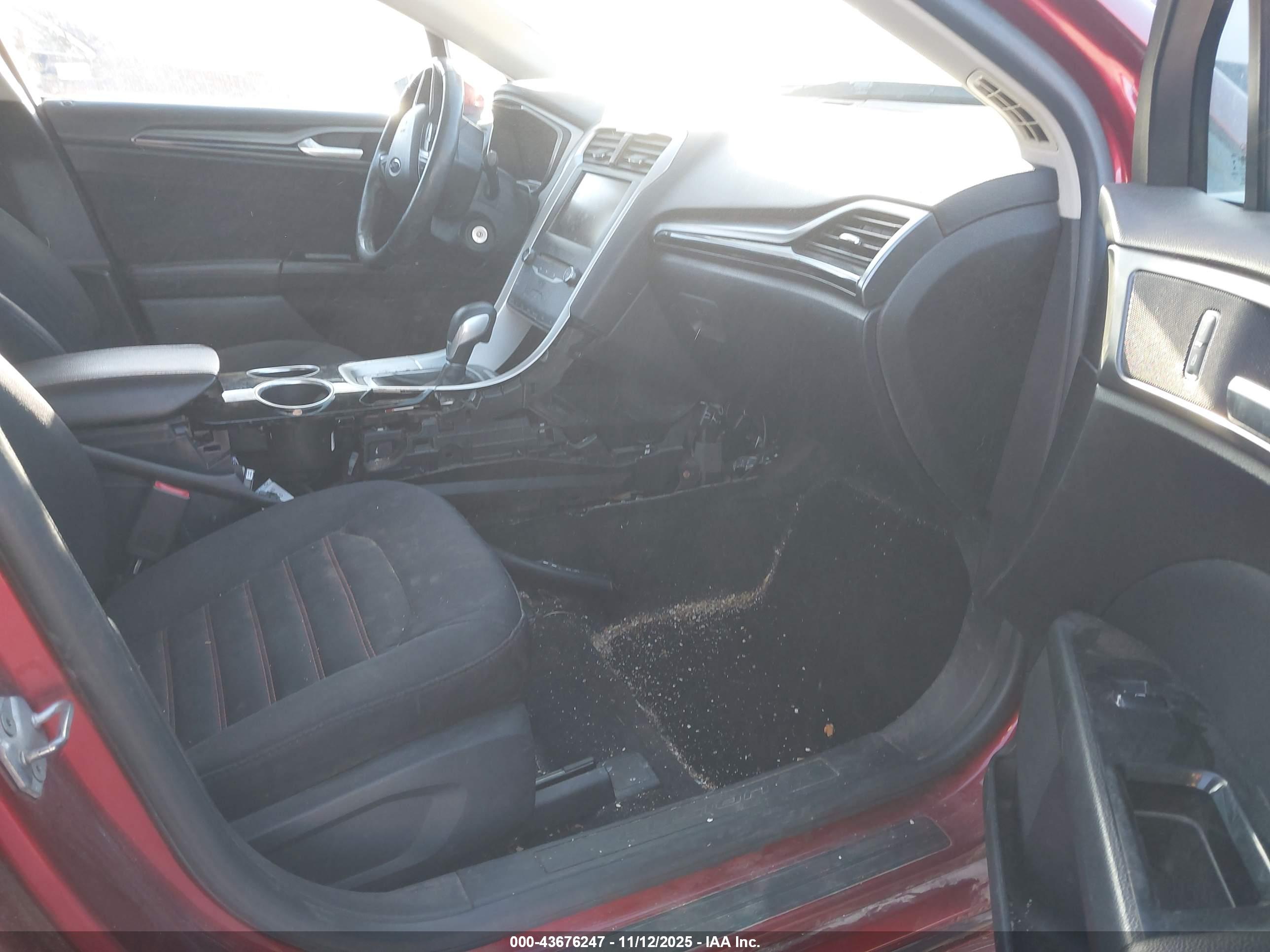 FORD FUSION image 5