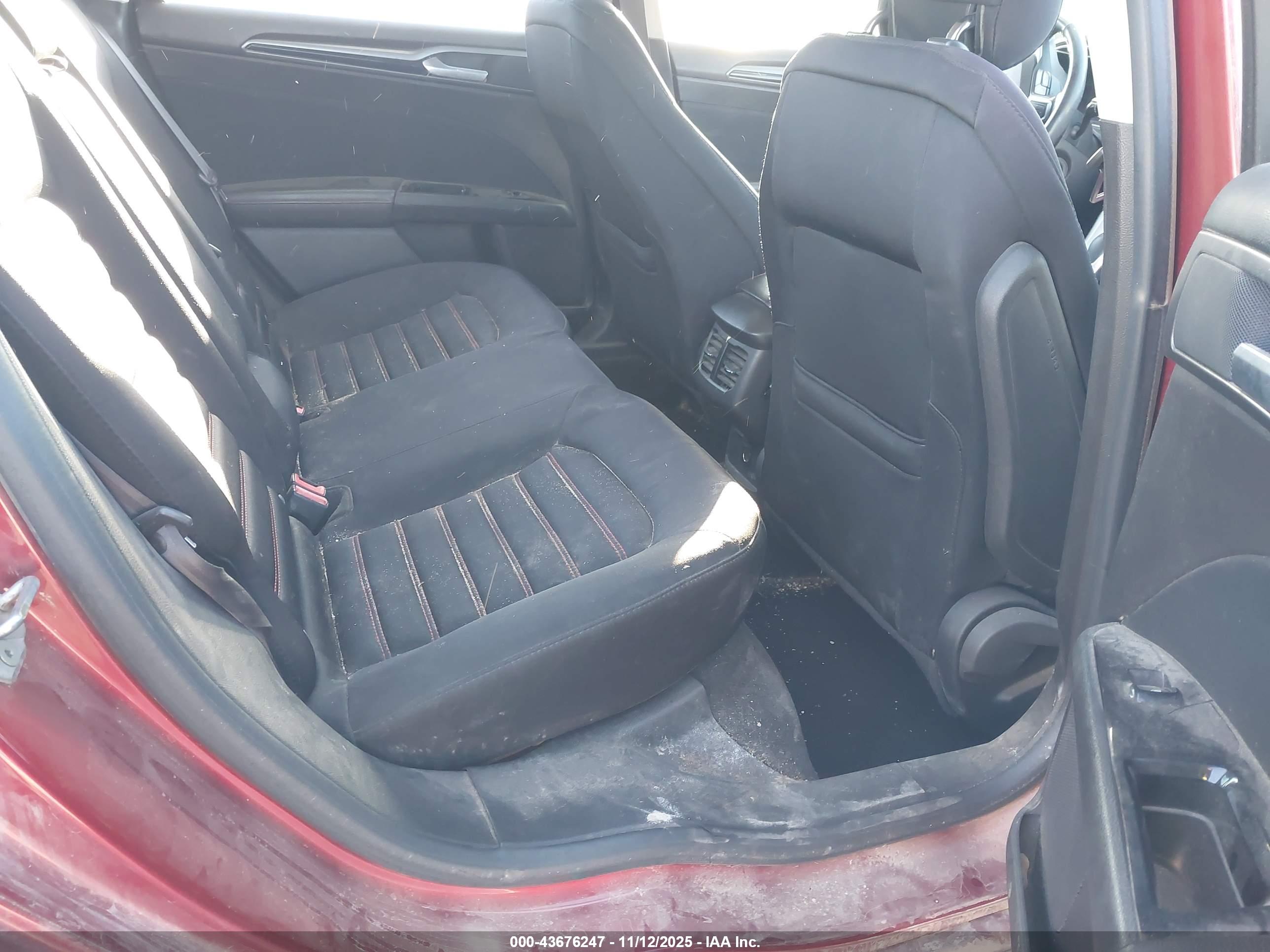 FORD FUSION image 8