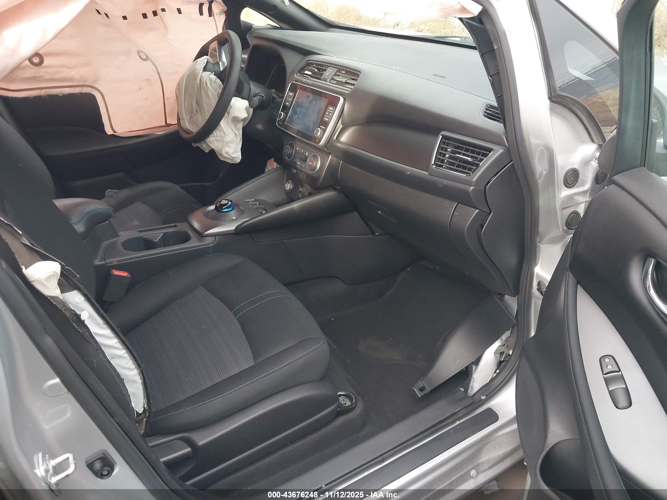 NISSAN LEAF image 5