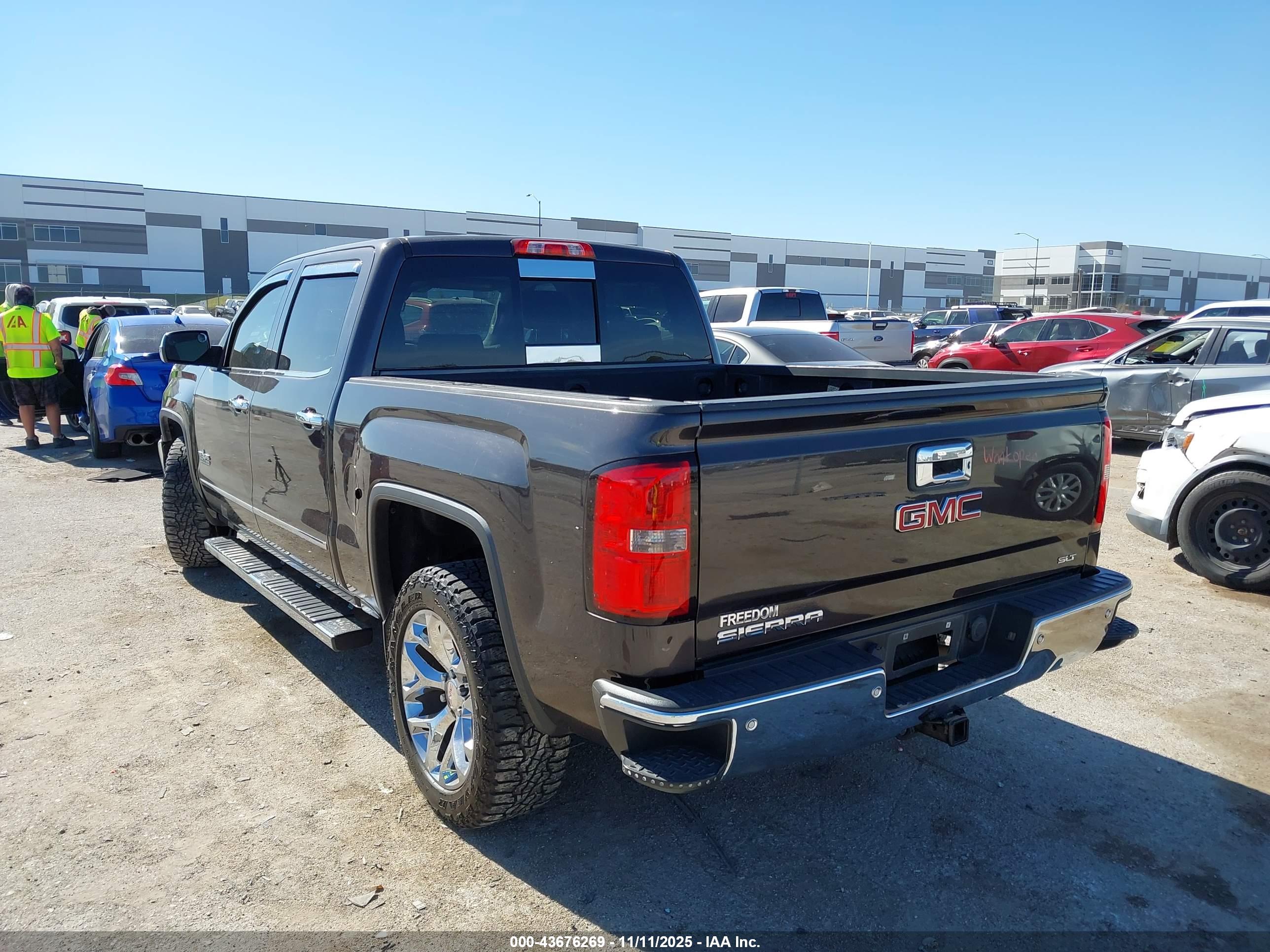 GMC SIERRA image 3
