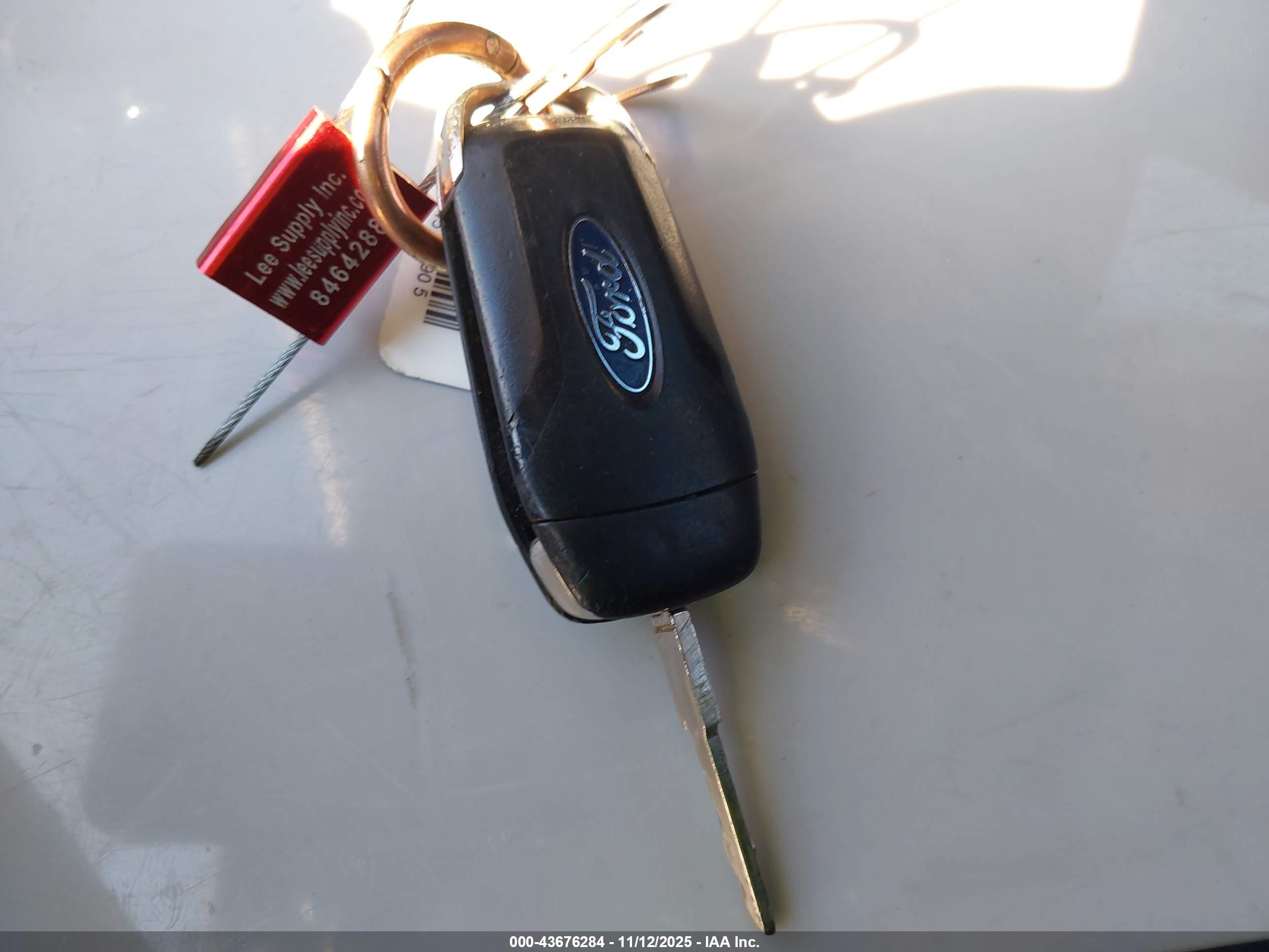FORD FUSION image 11