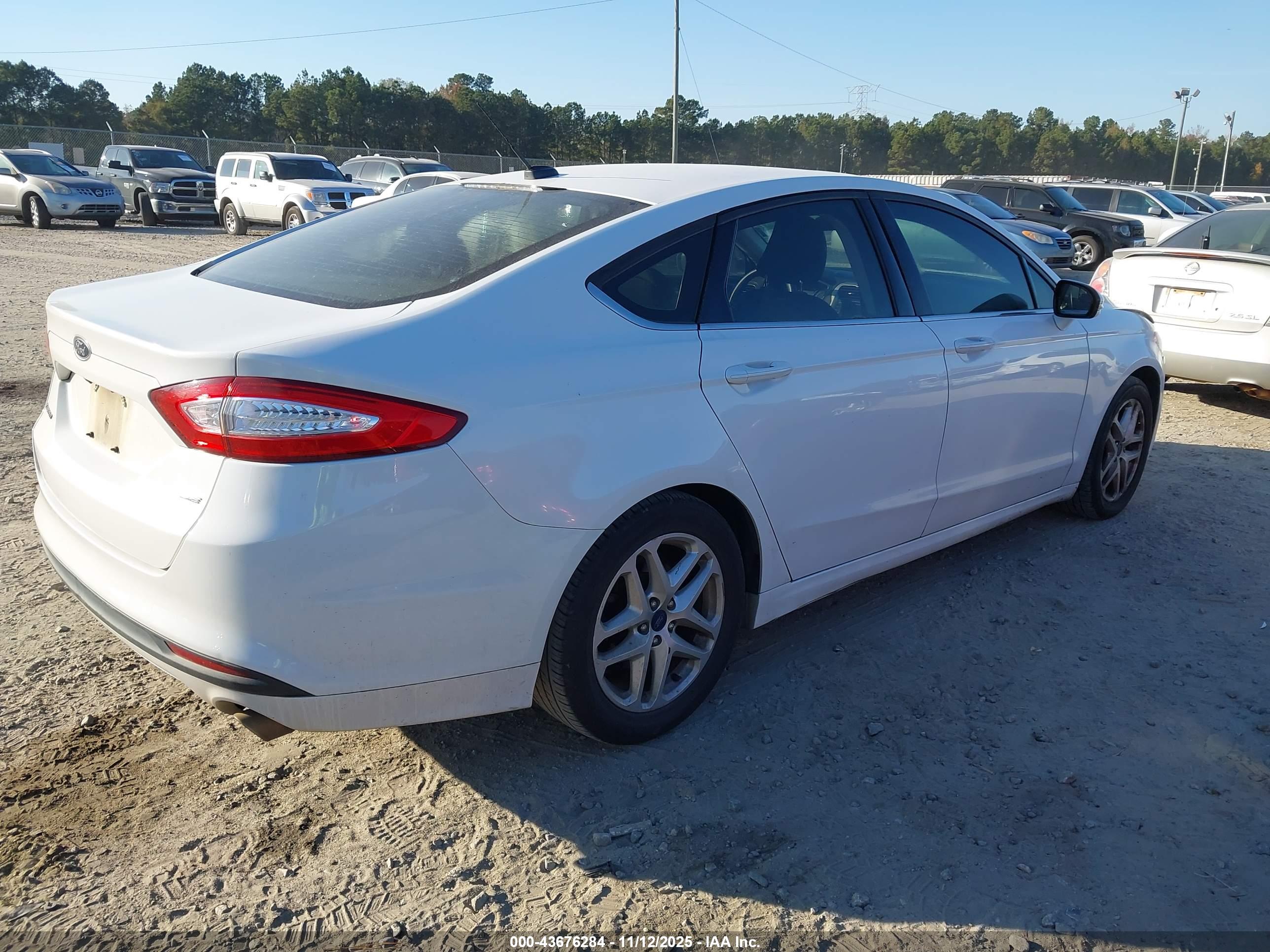 FORD FUSION image 4