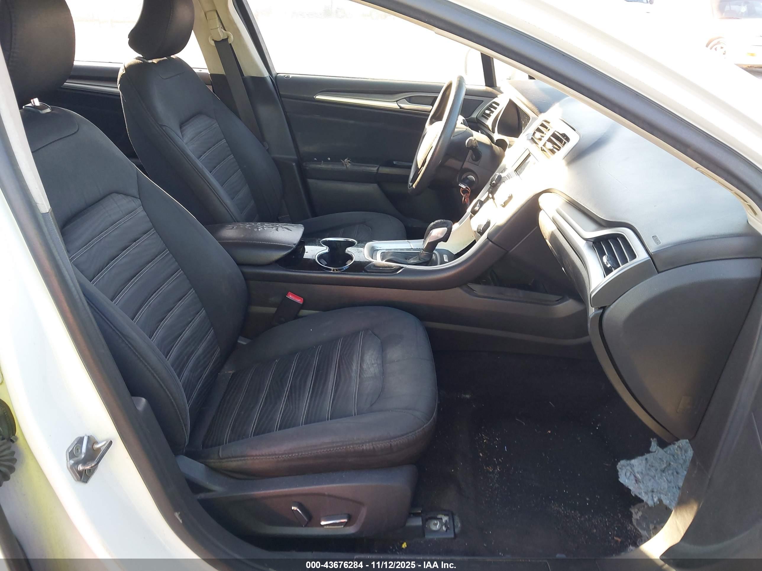 FORD FUSION image 5
