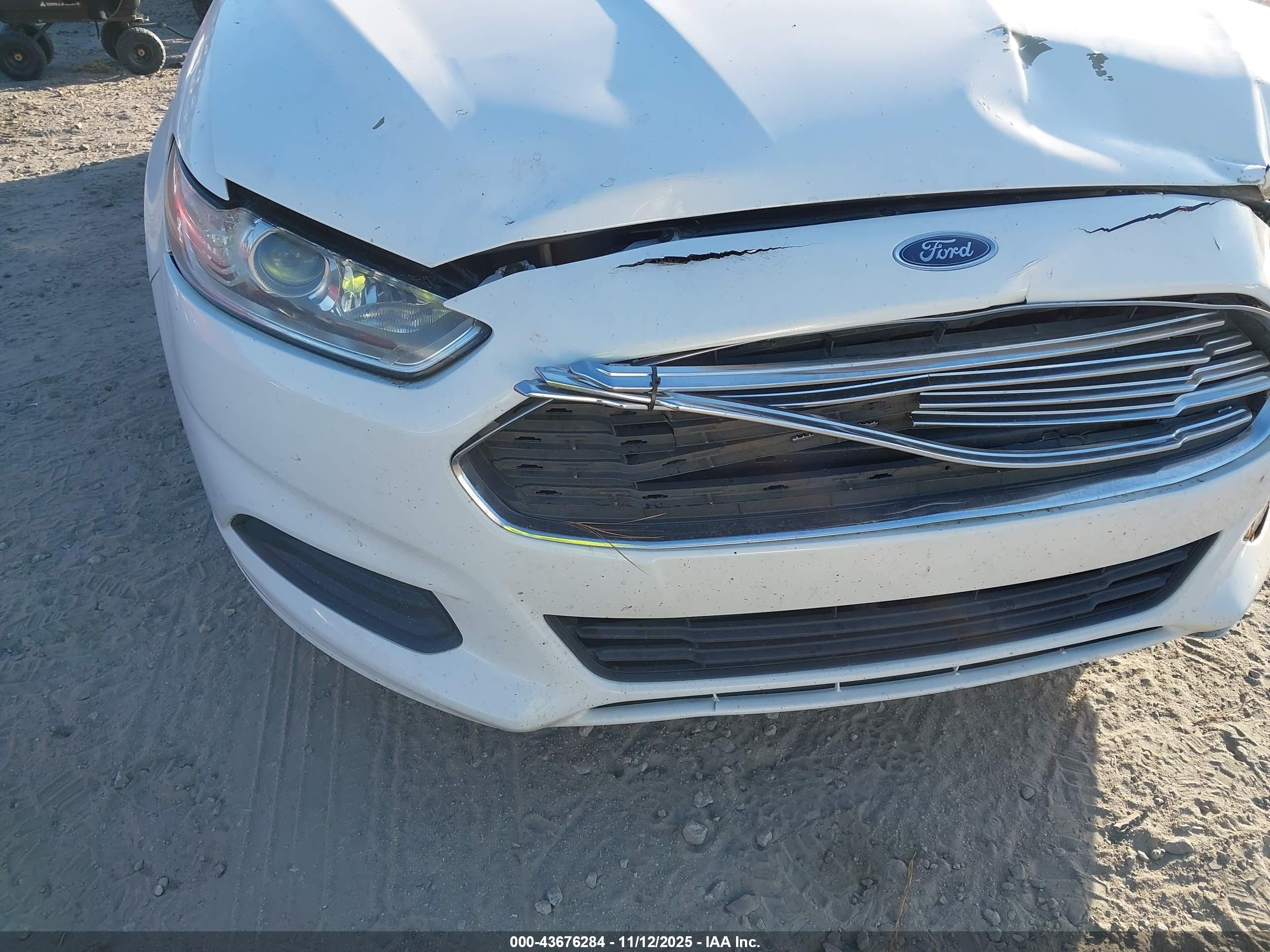 FORD FUSION image 6