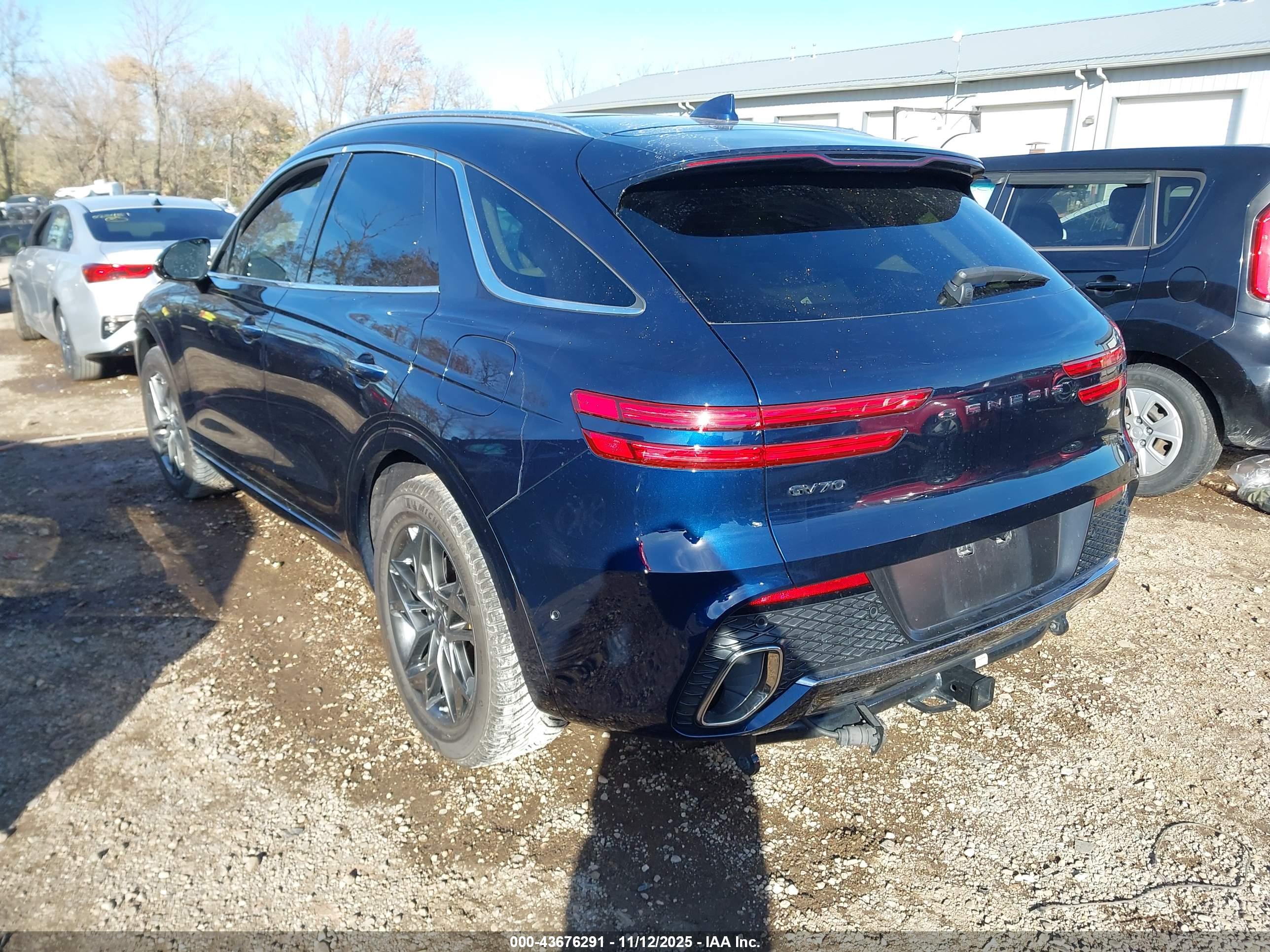 GENESIS GV70 image 3