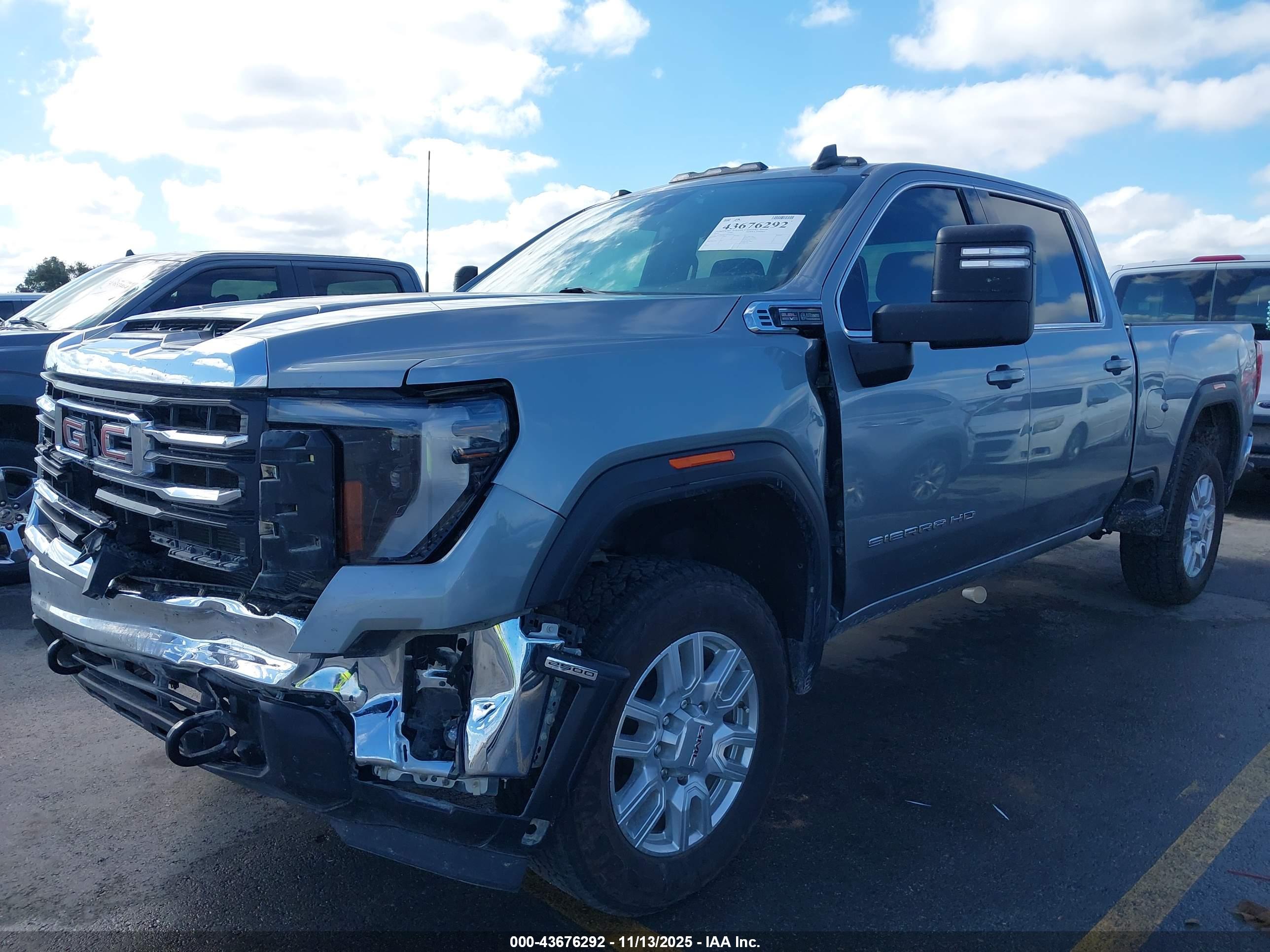 GMC SIERRA image 2