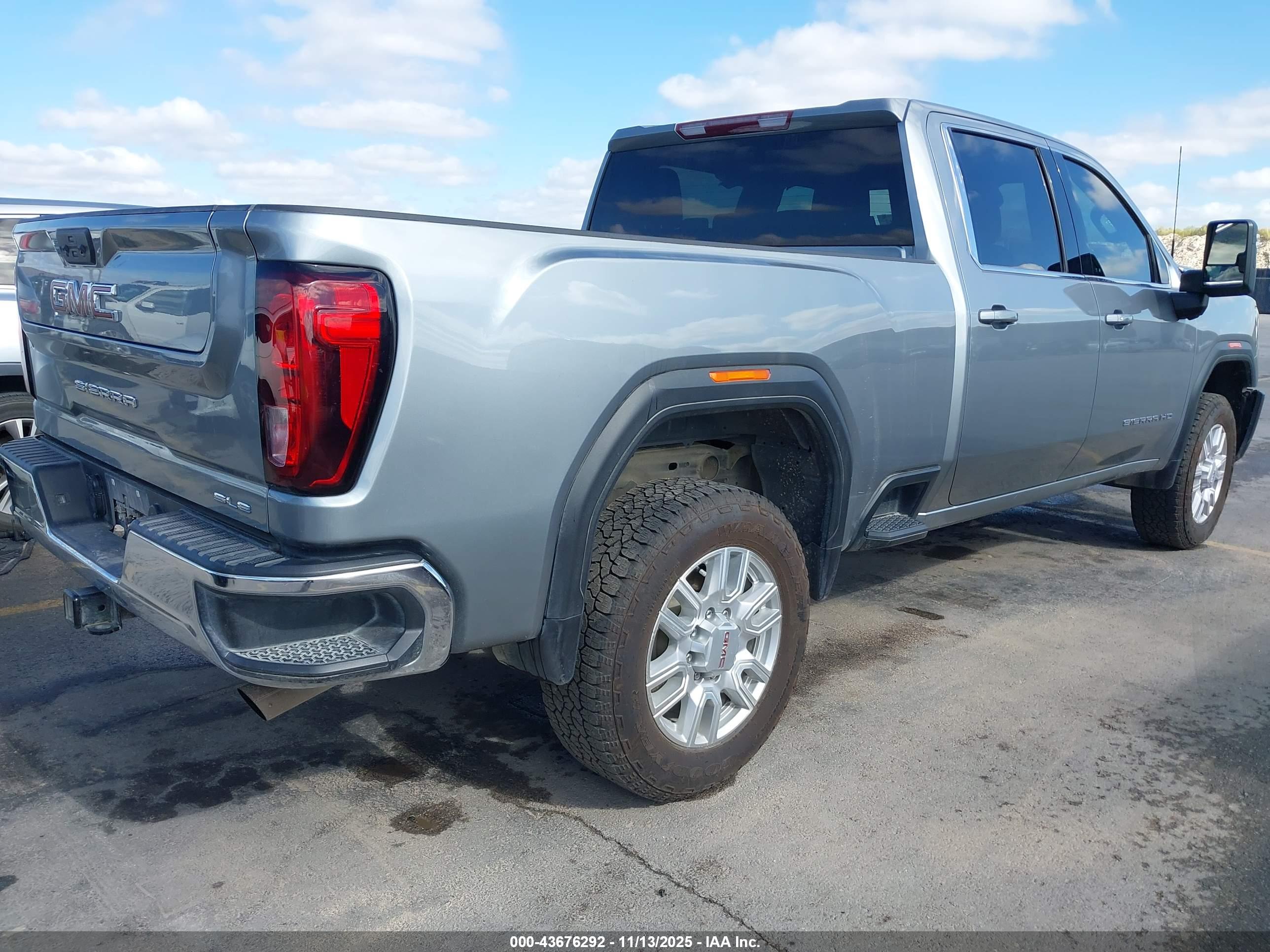 GMC SIERRA image 4