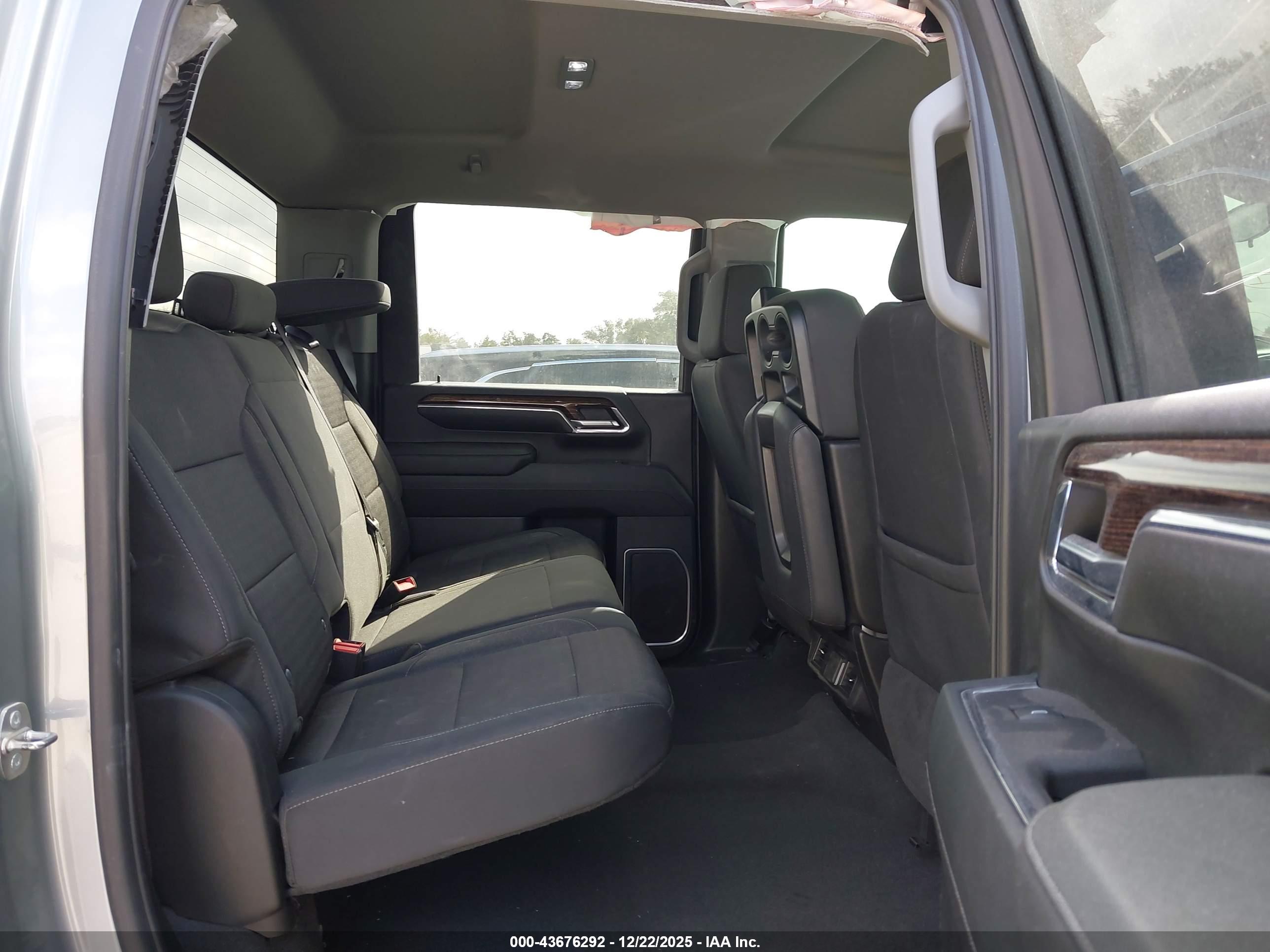 GMC SIERRA image 8