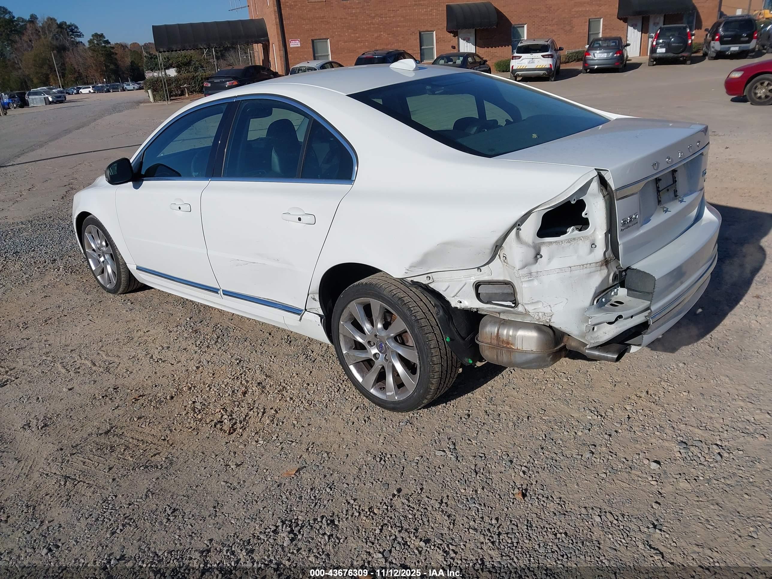 VOLVO S80 image 3
