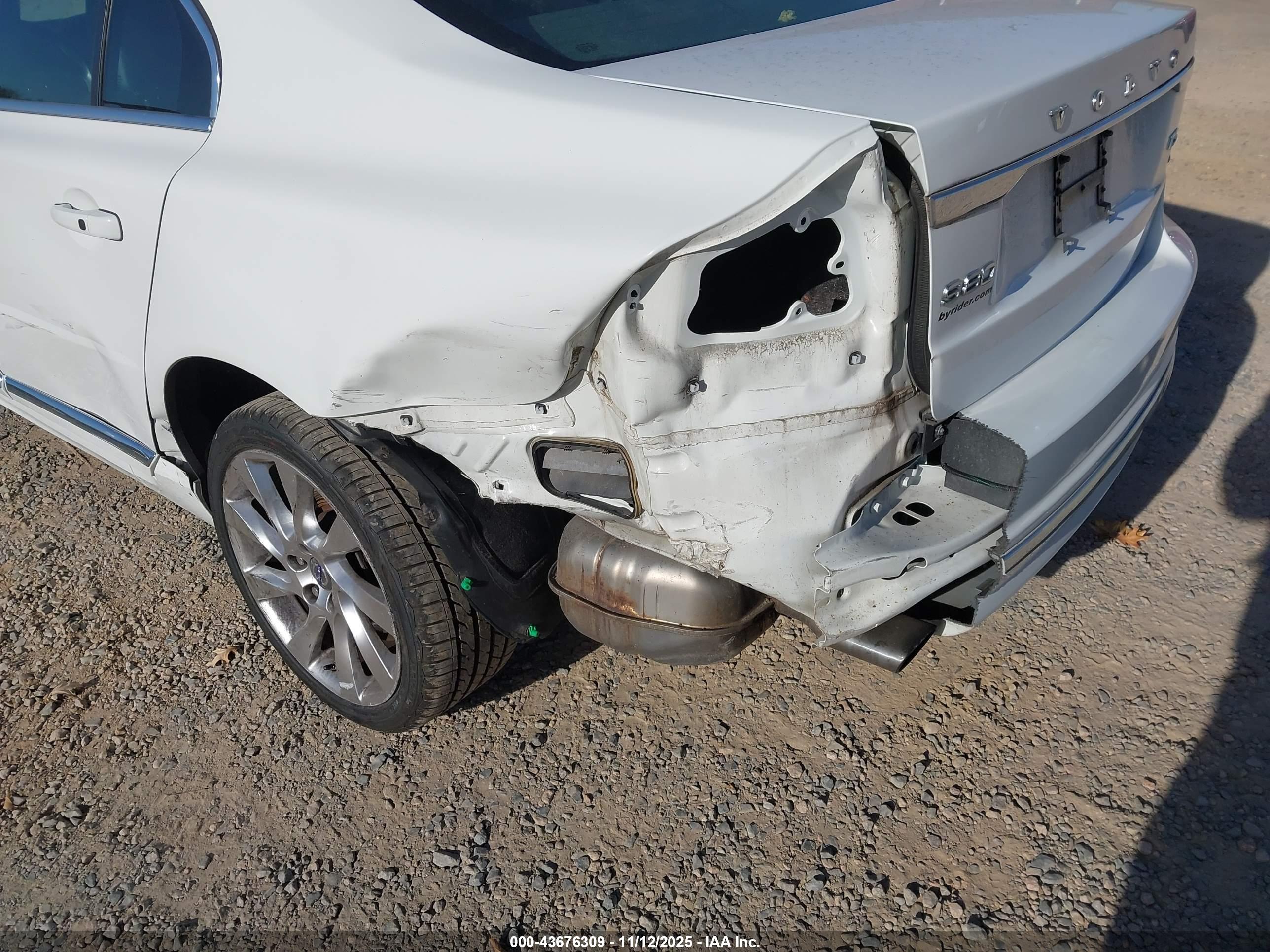 VOLVO S80 image 6