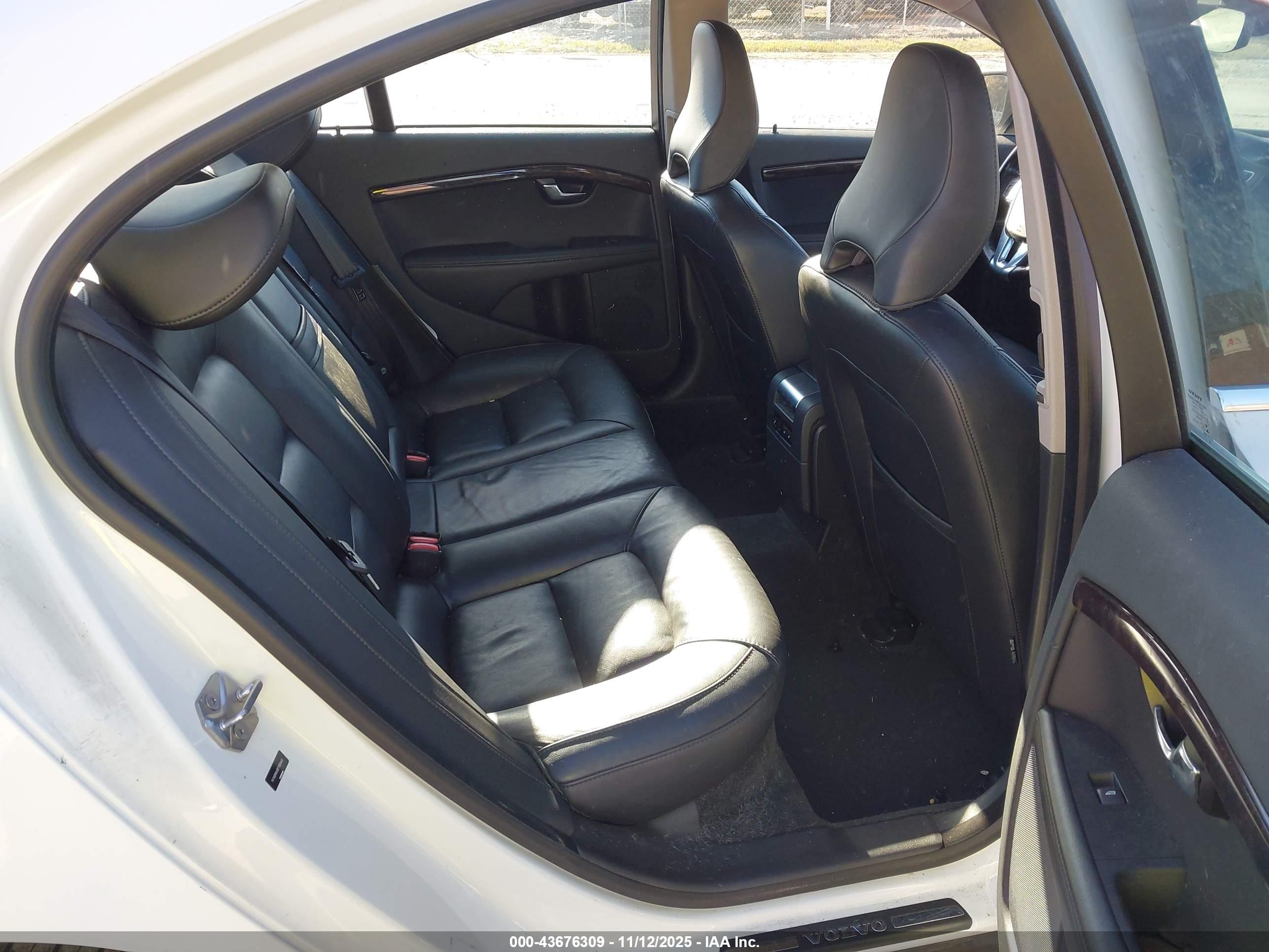 VOLVO S80 image 8