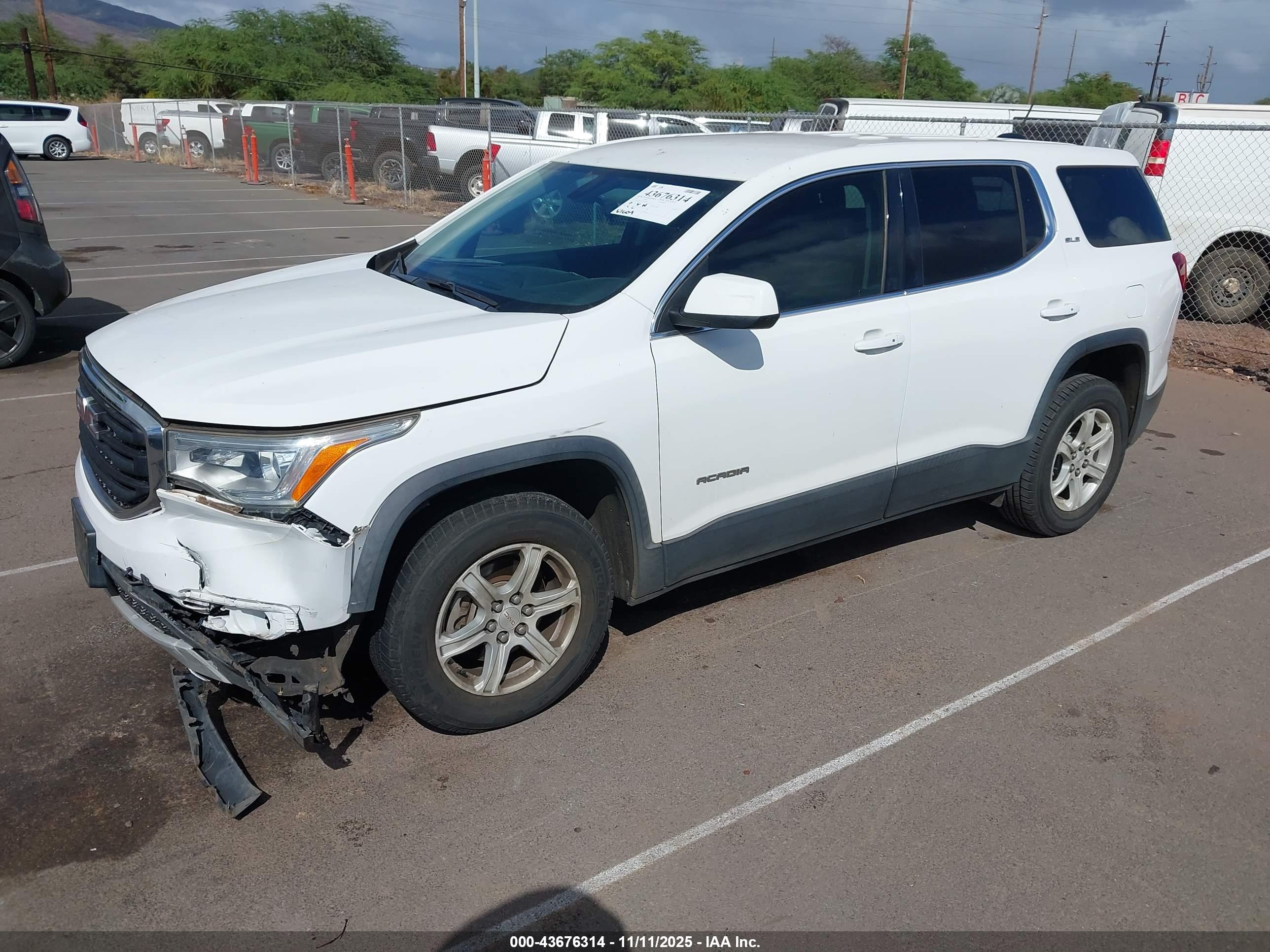 GMC ACADIA image 2