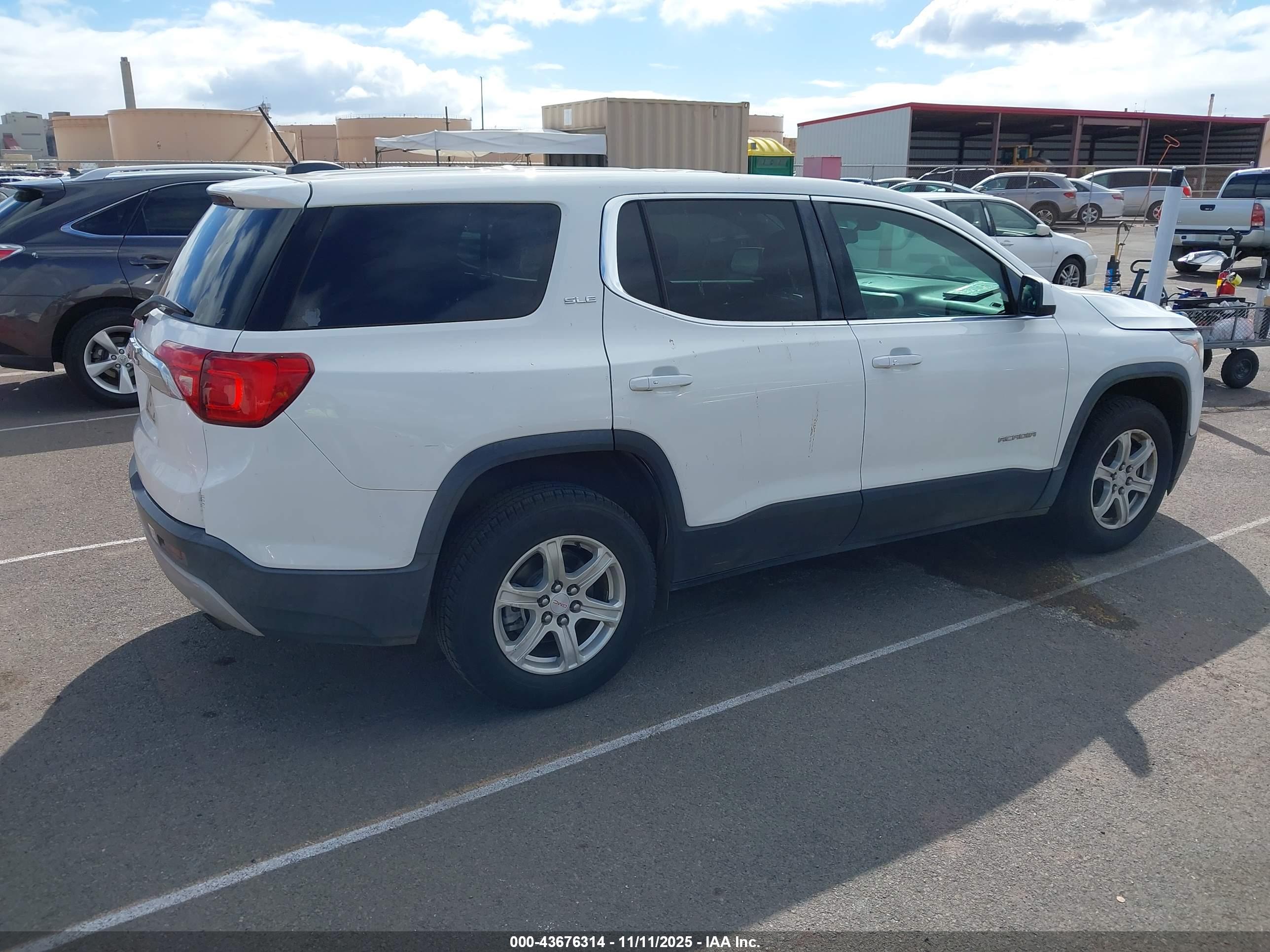 GMC ACADIA image 4