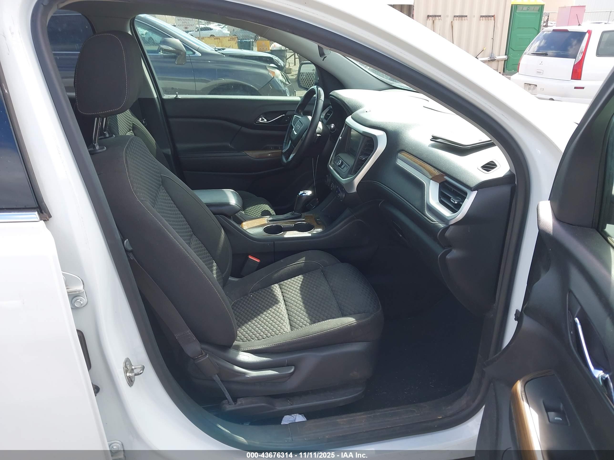 GMC ACADIA image 5