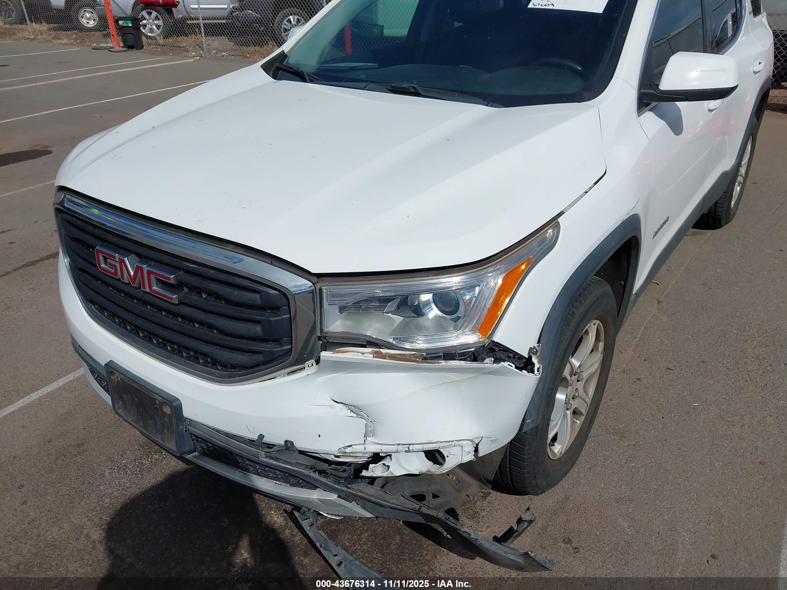 GMC ACADIA image 6