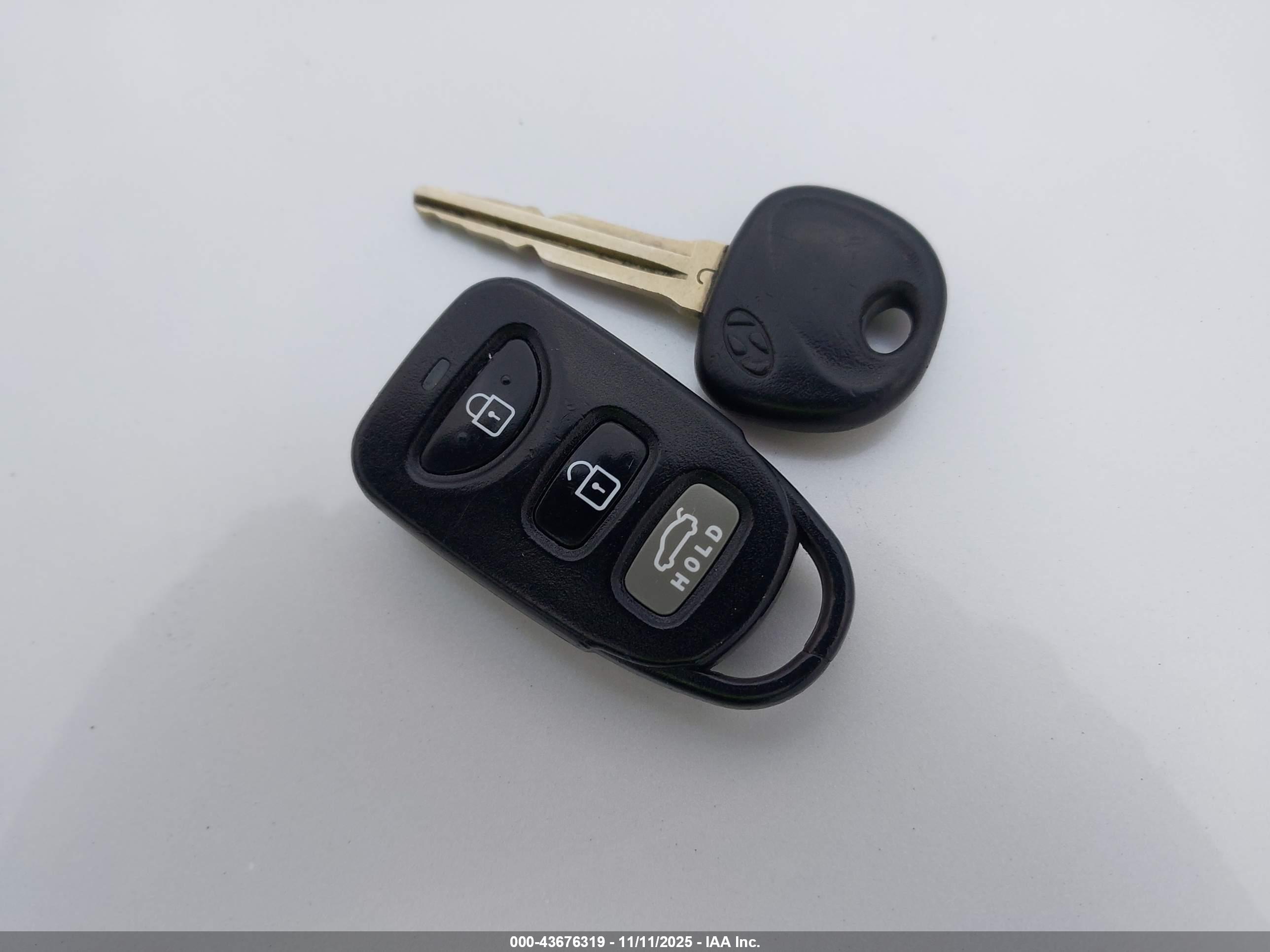 HYUNDAI ELANTRA image 11