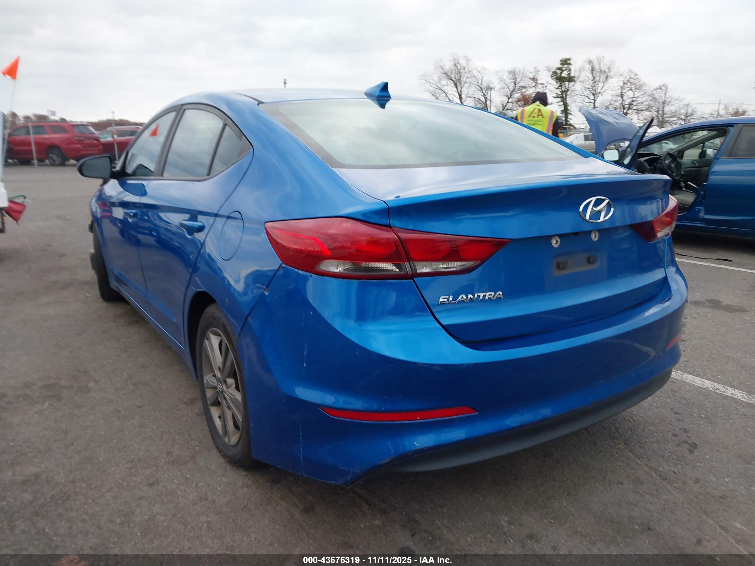 HYUNDAI ELANTRA image 3