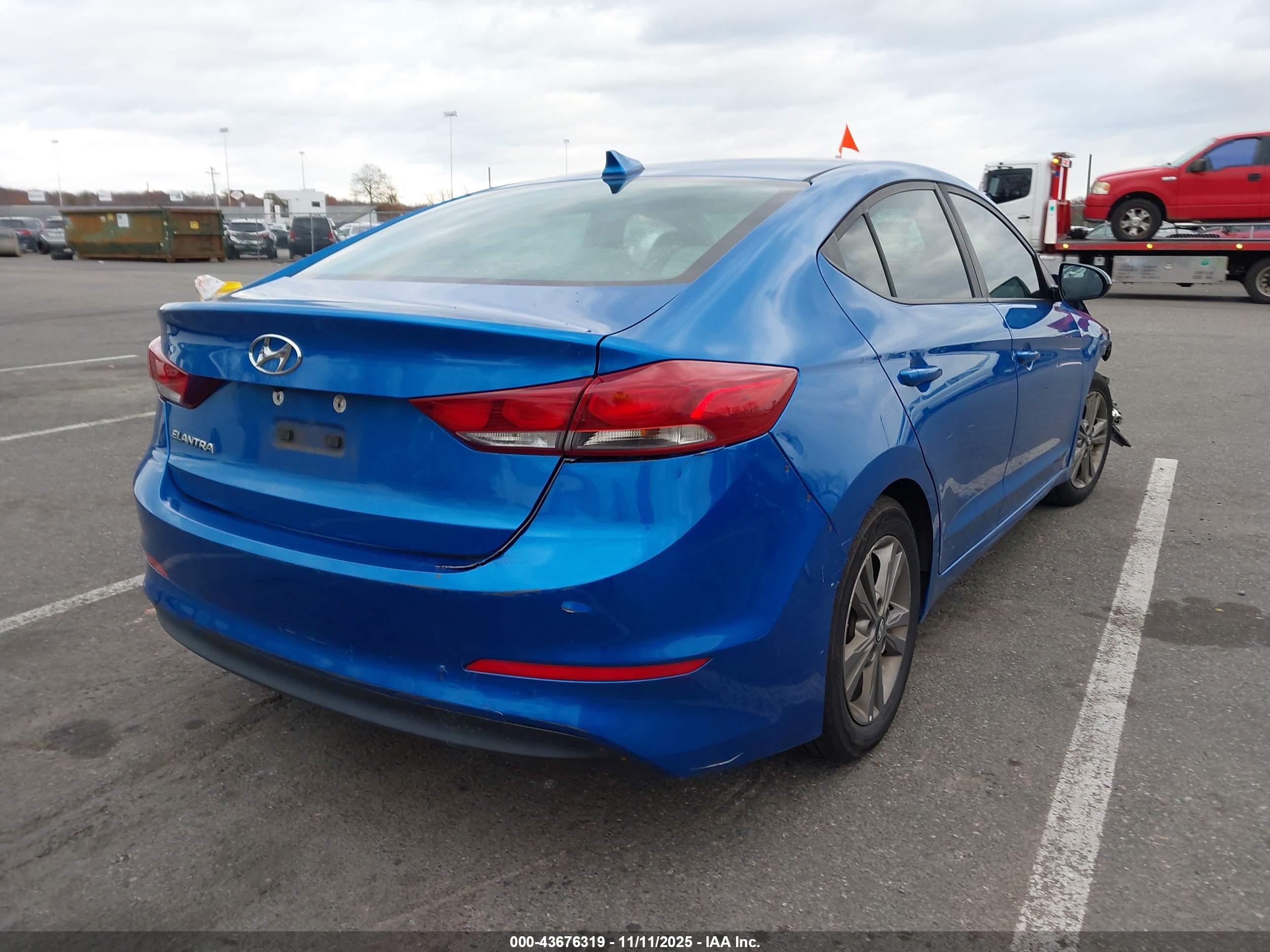 HYUNDAI ELANTRA image 4