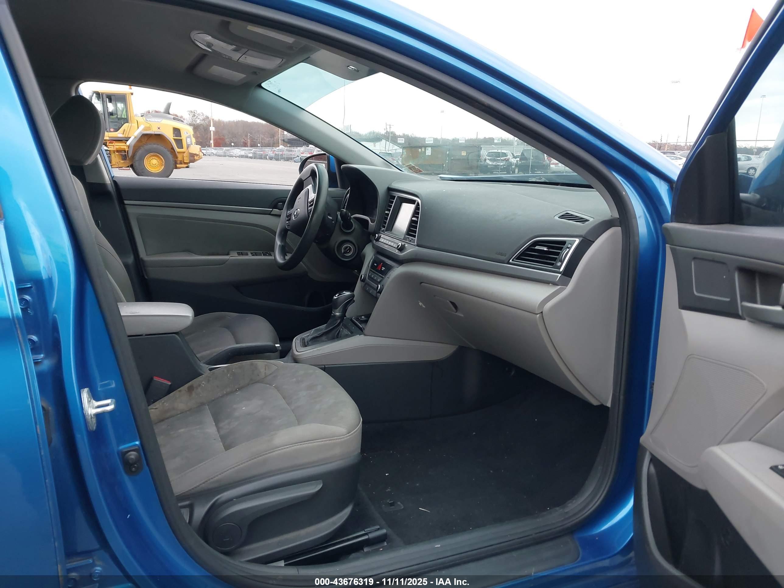 HYUNDAI ELANTRA image 5