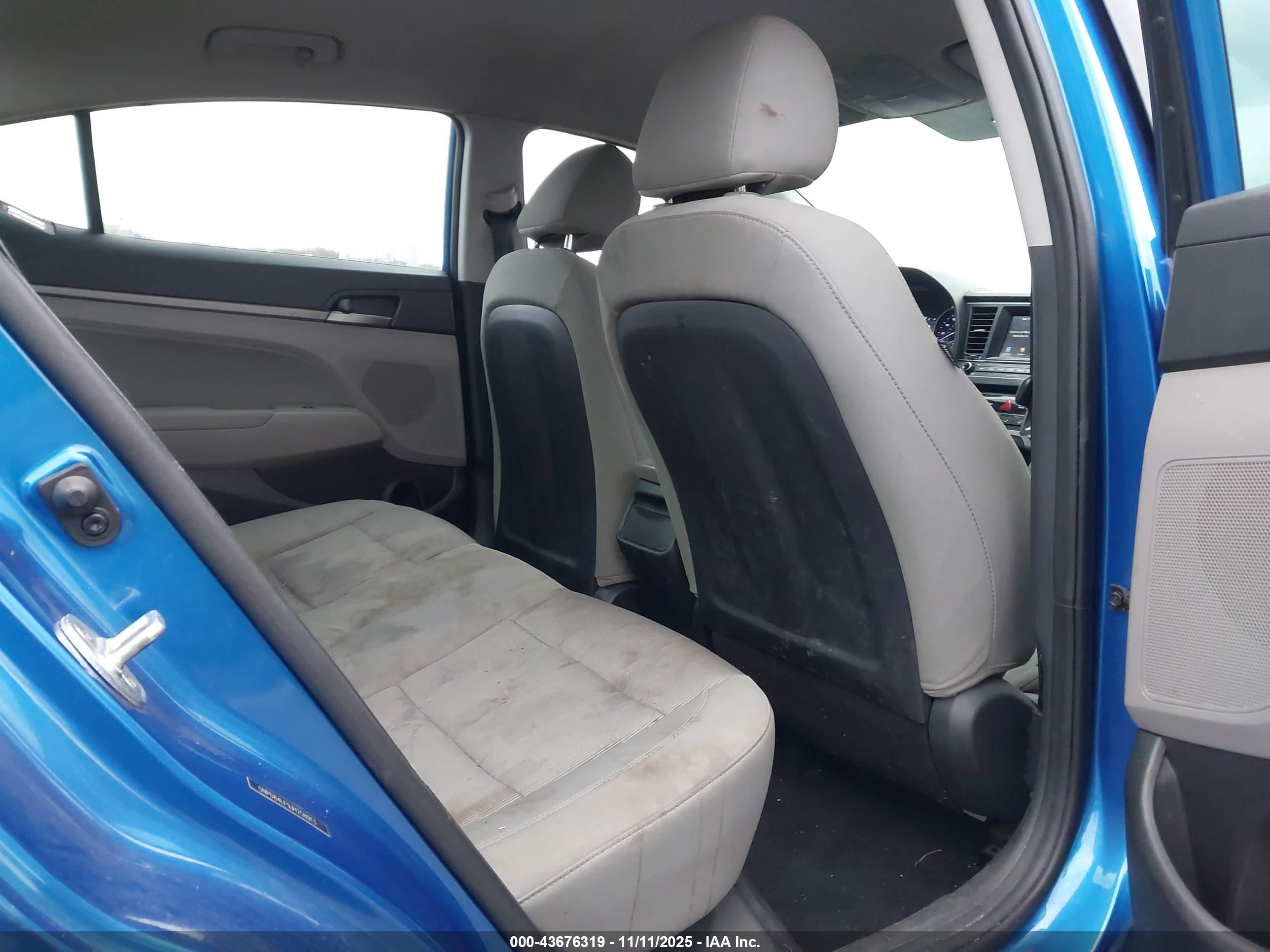 HYUNDAI ELANTRA image 8