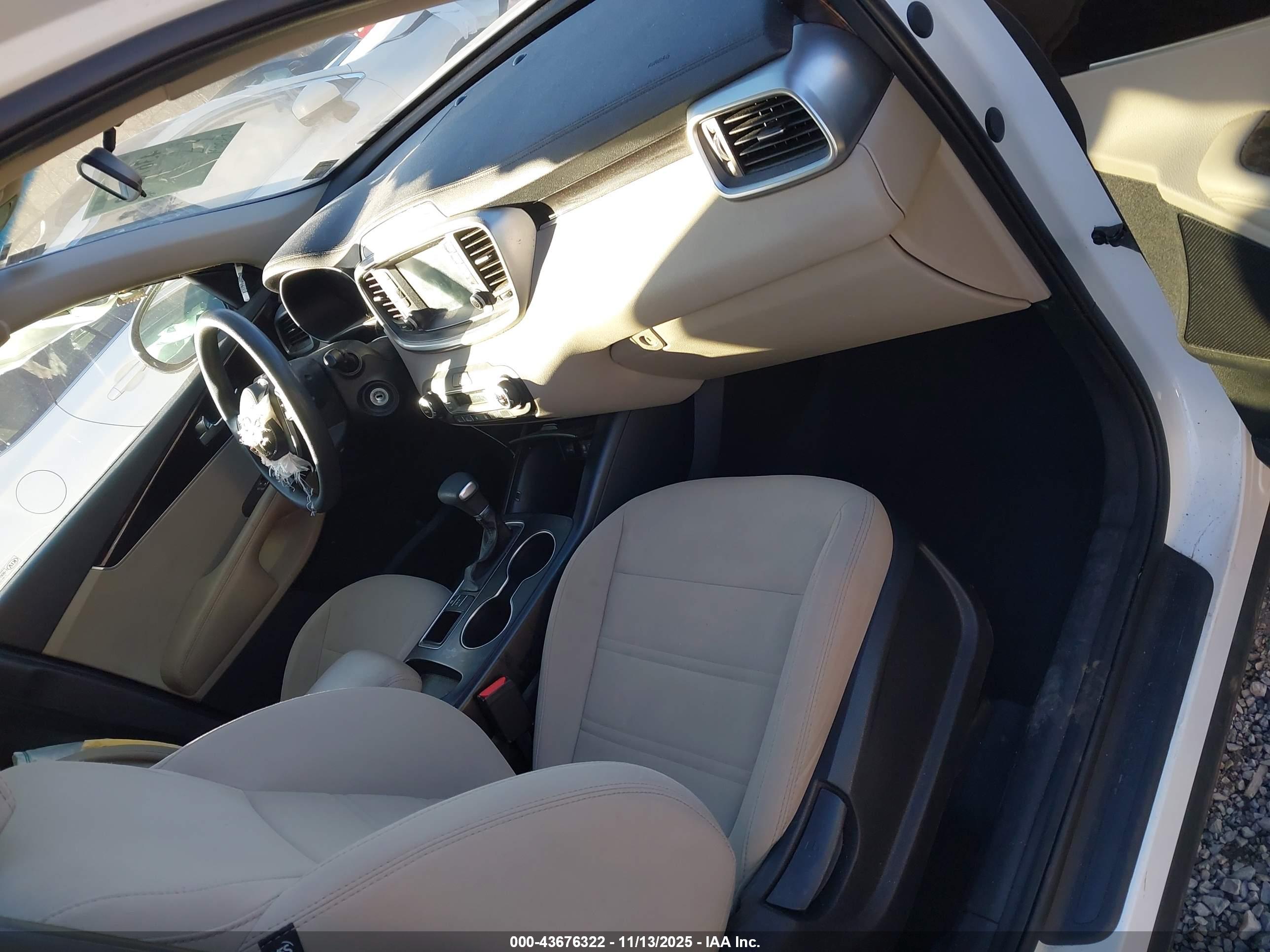 KIA SORENTO image 5