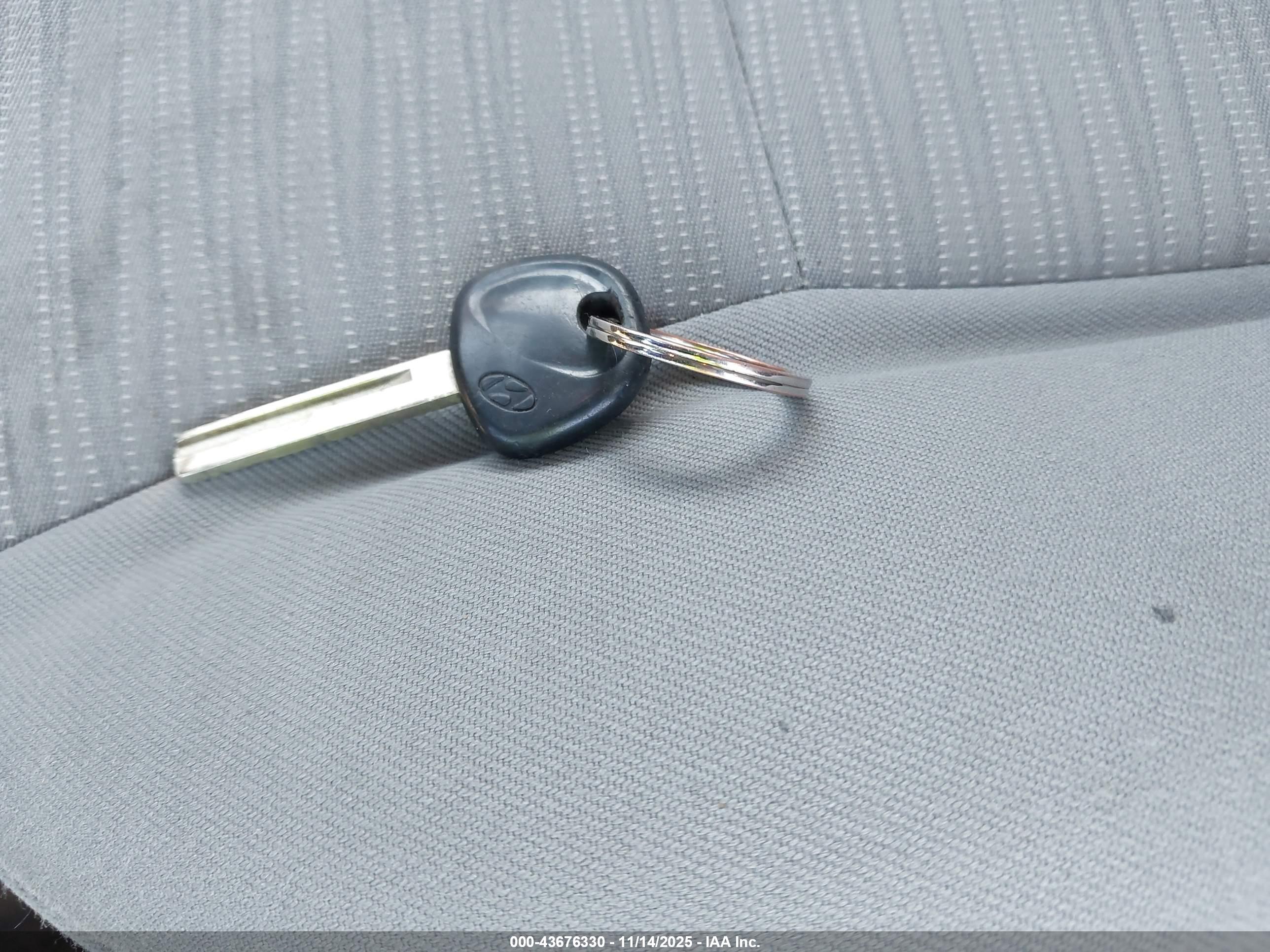 HYUNDAI ACCENT image 11