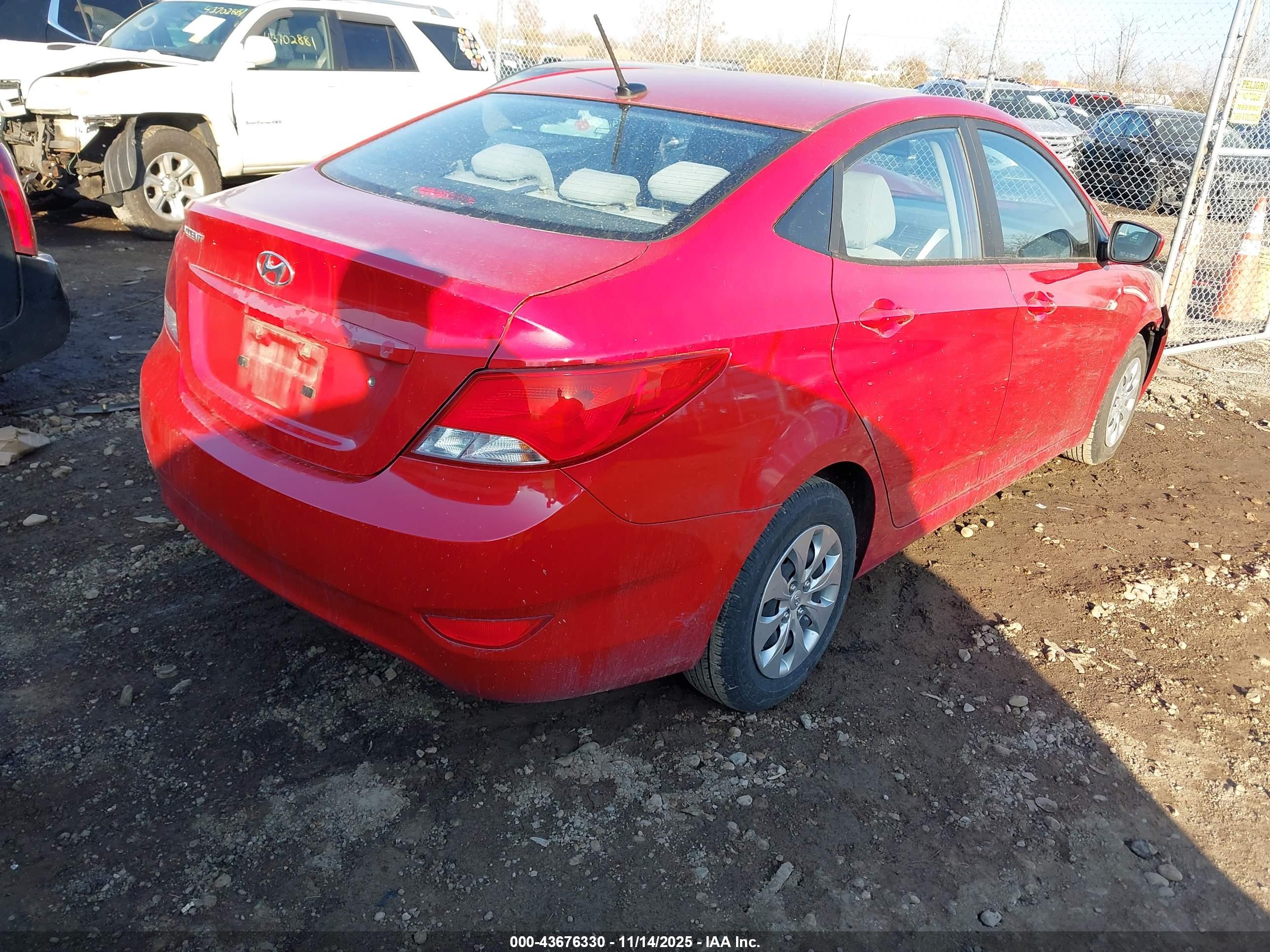 HYUNDAI ACCENT image 4