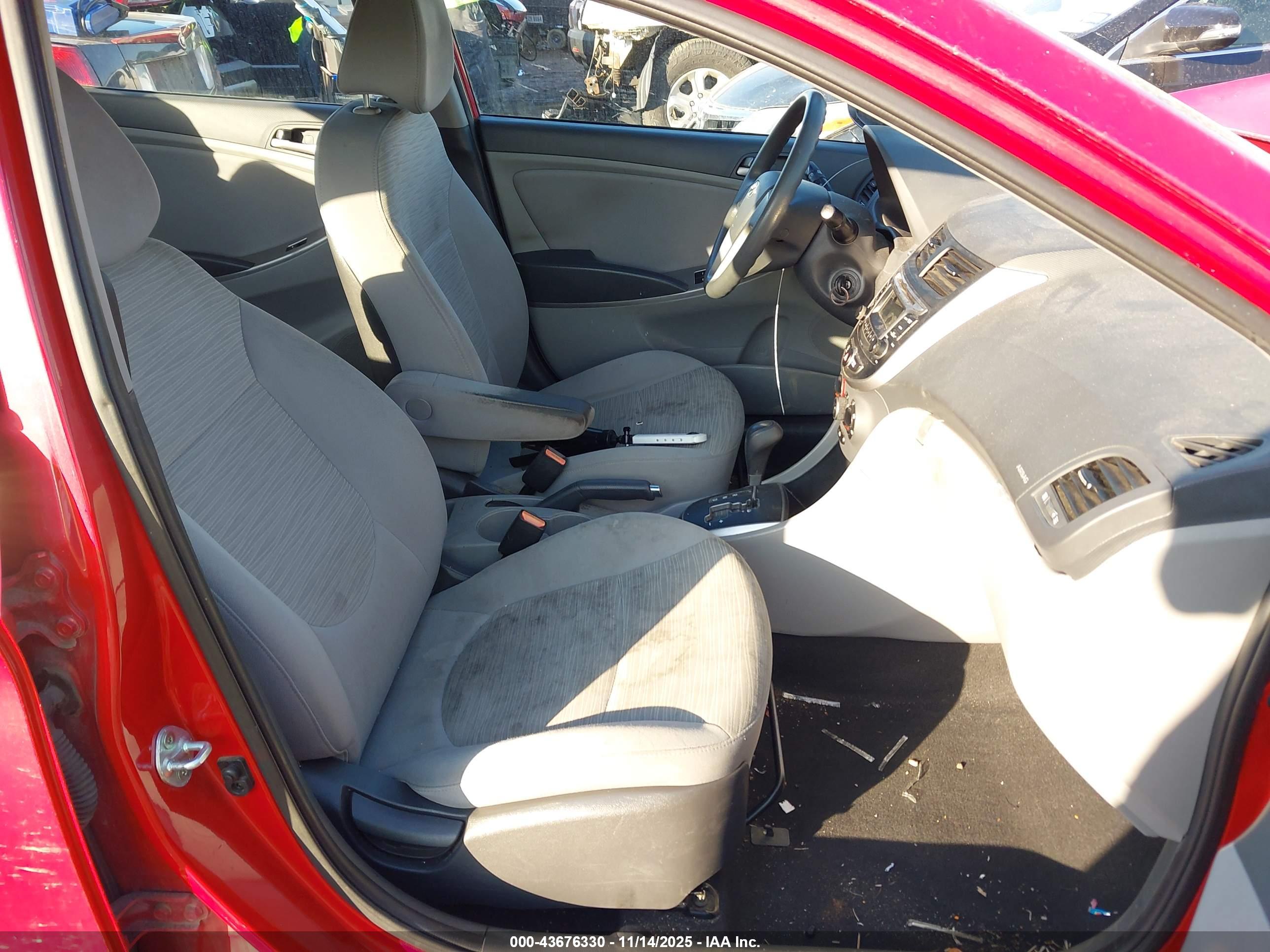 HYUNDAI ACCENT image 5
