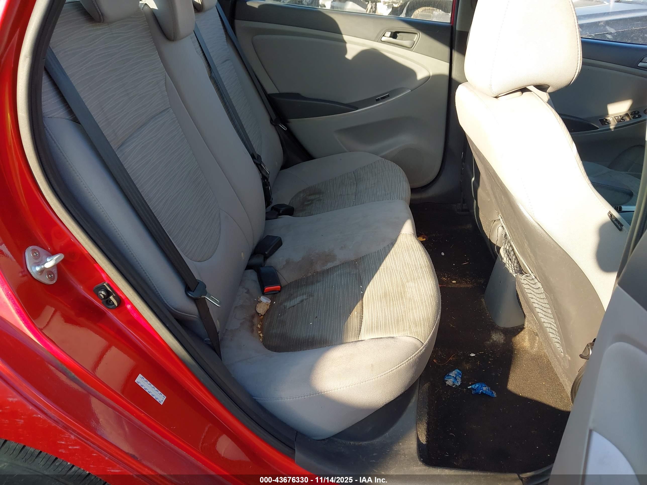 HYUNDAI ACCENT image 8