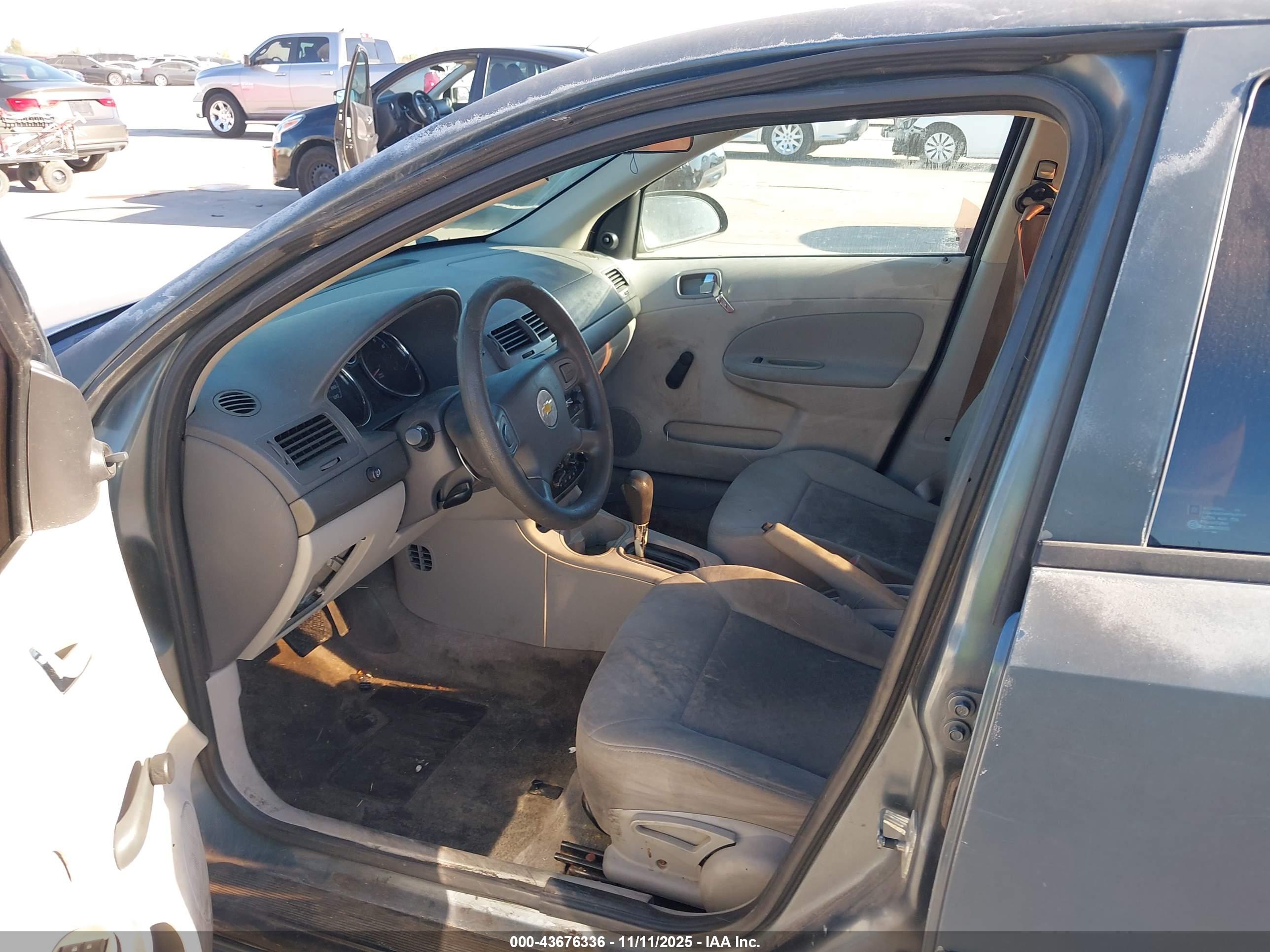 CHEVROLET COBALT image 5