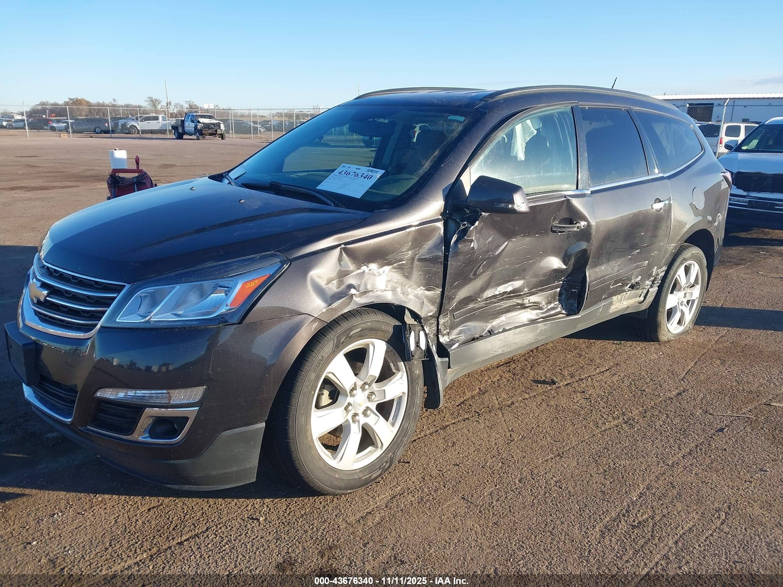 CHEVROLET TRAVERSE image 2