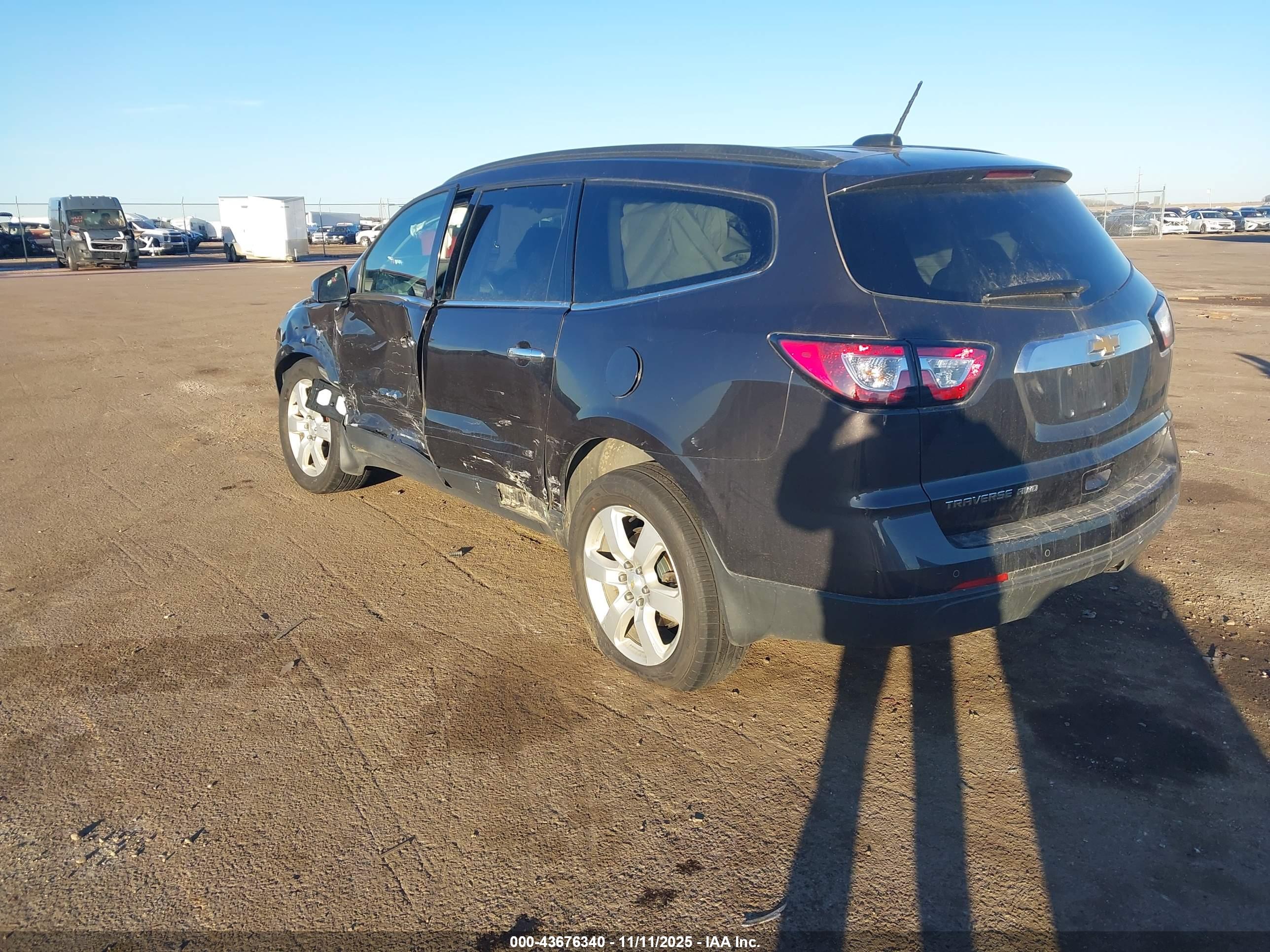 CHEVROLET TRAVERSE image 3
