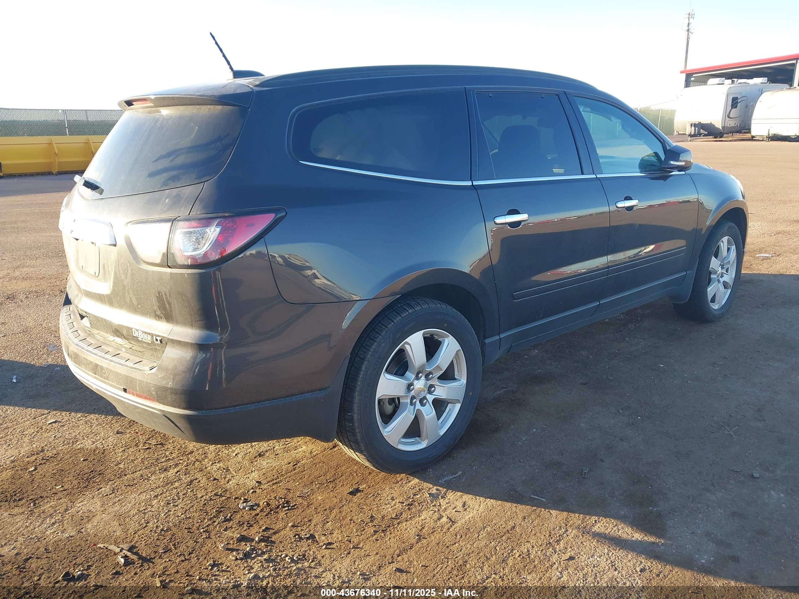 CHEVROLET TRAVERSE image 4