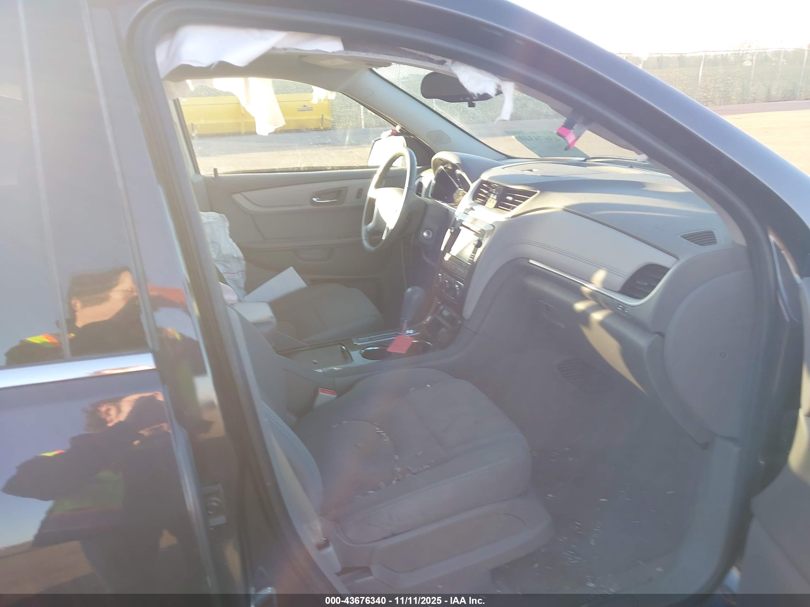 CHEVROLET TRAVERSE image 5