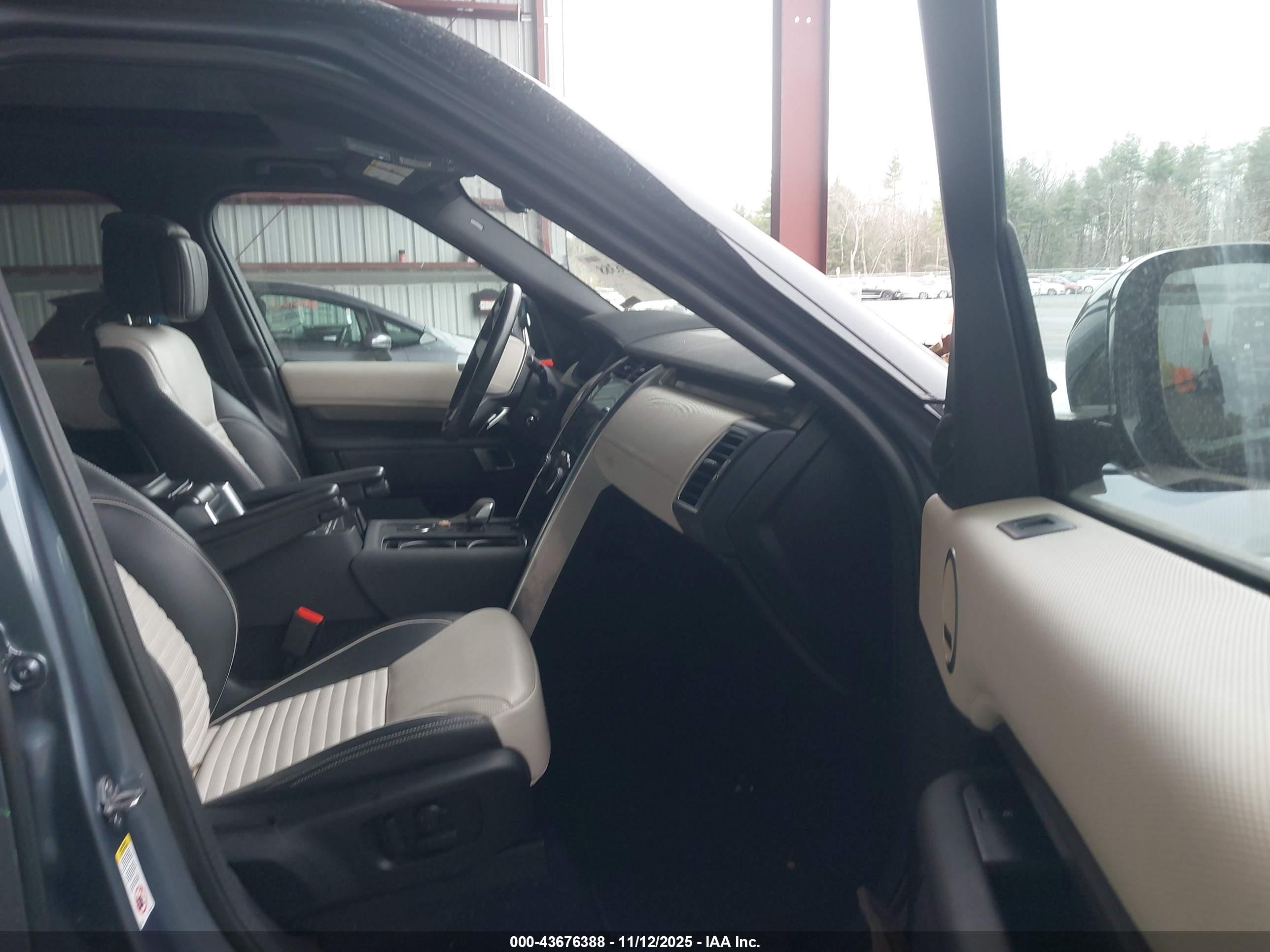 LAND ROVER image 5