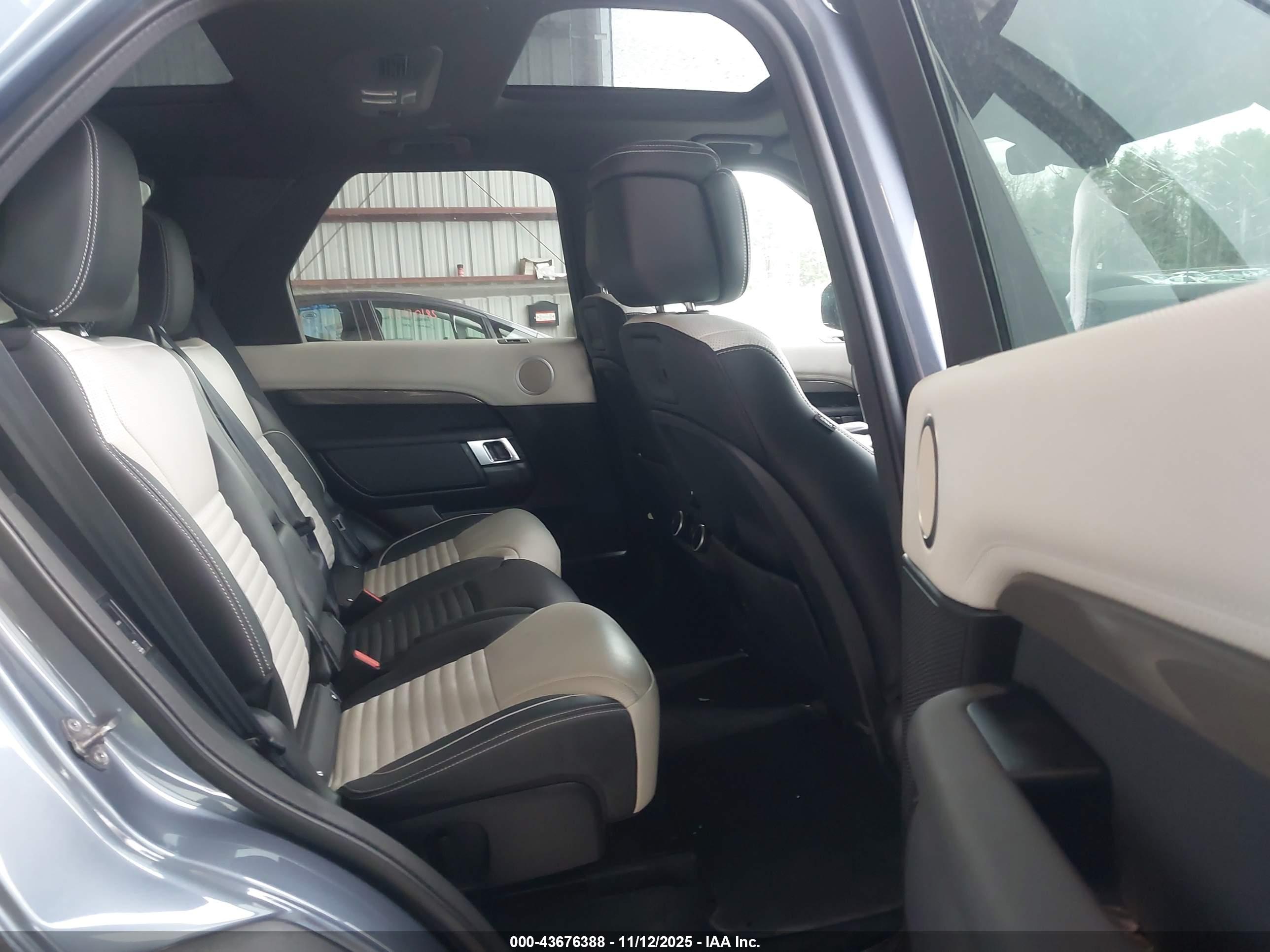 LAND ROVER image 8