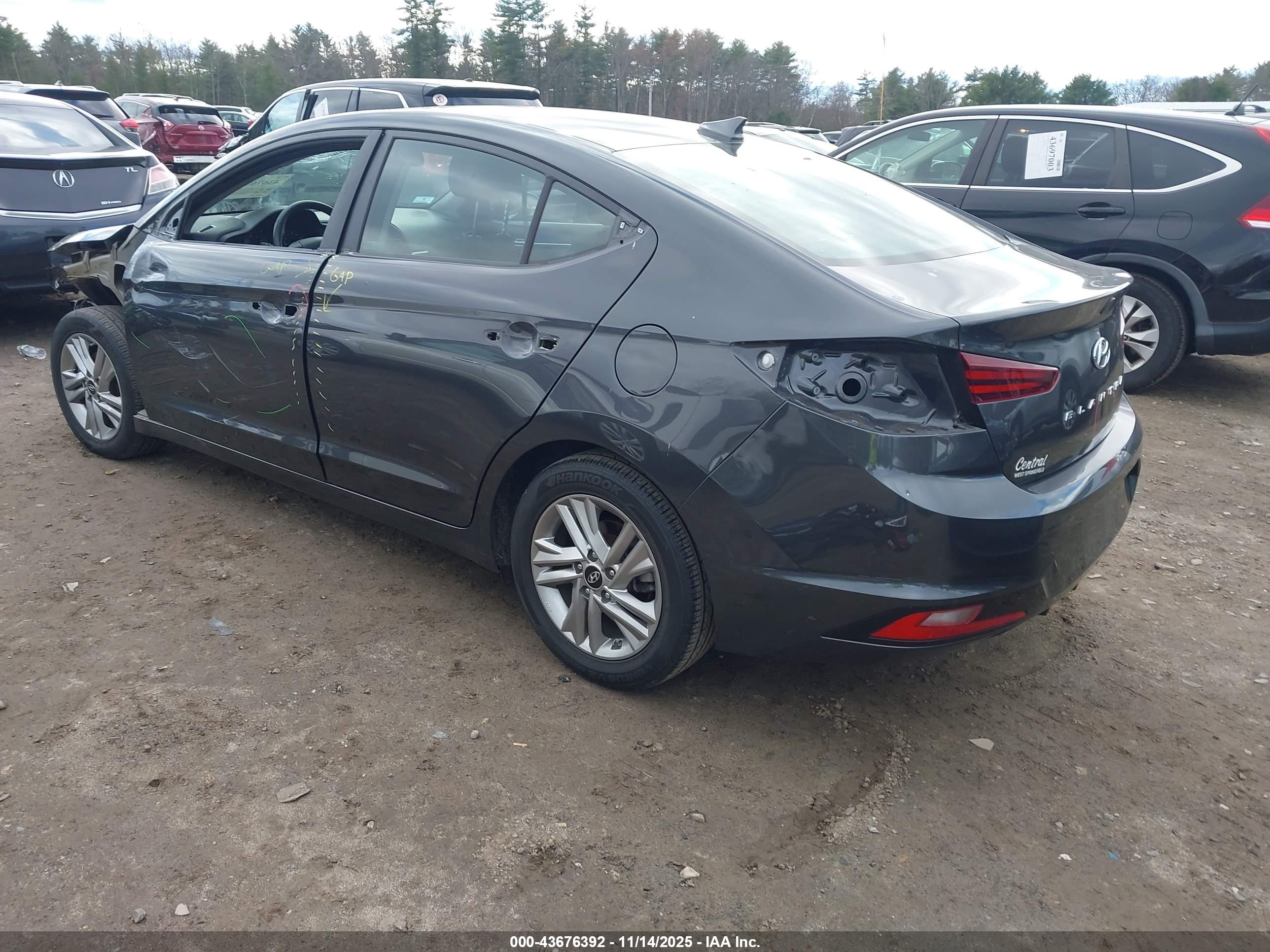 HYUNDAI ELANTRA image 3