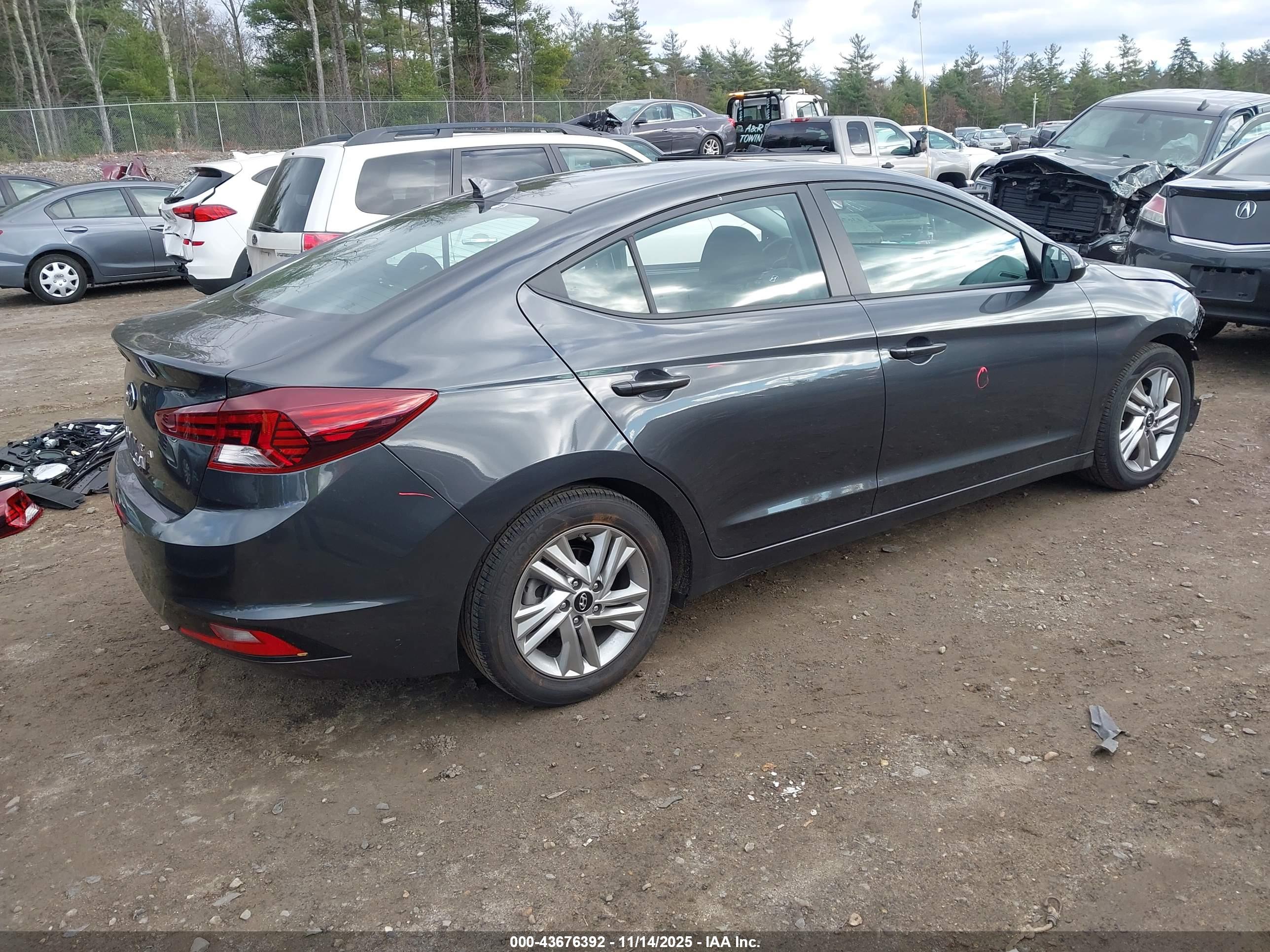 HYUNDAI ELANTRA image 4