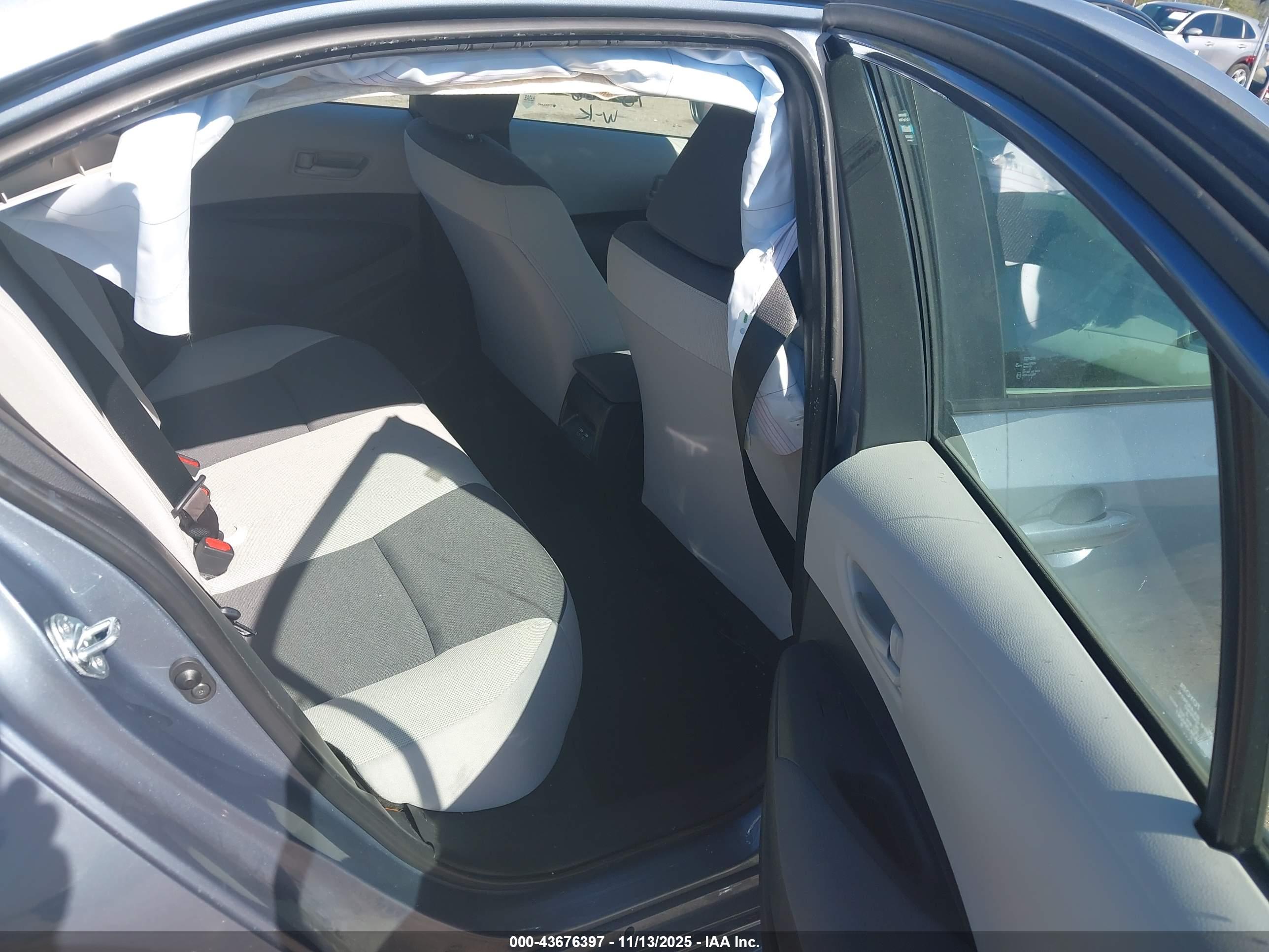 TOYOTA COROLLA image 8