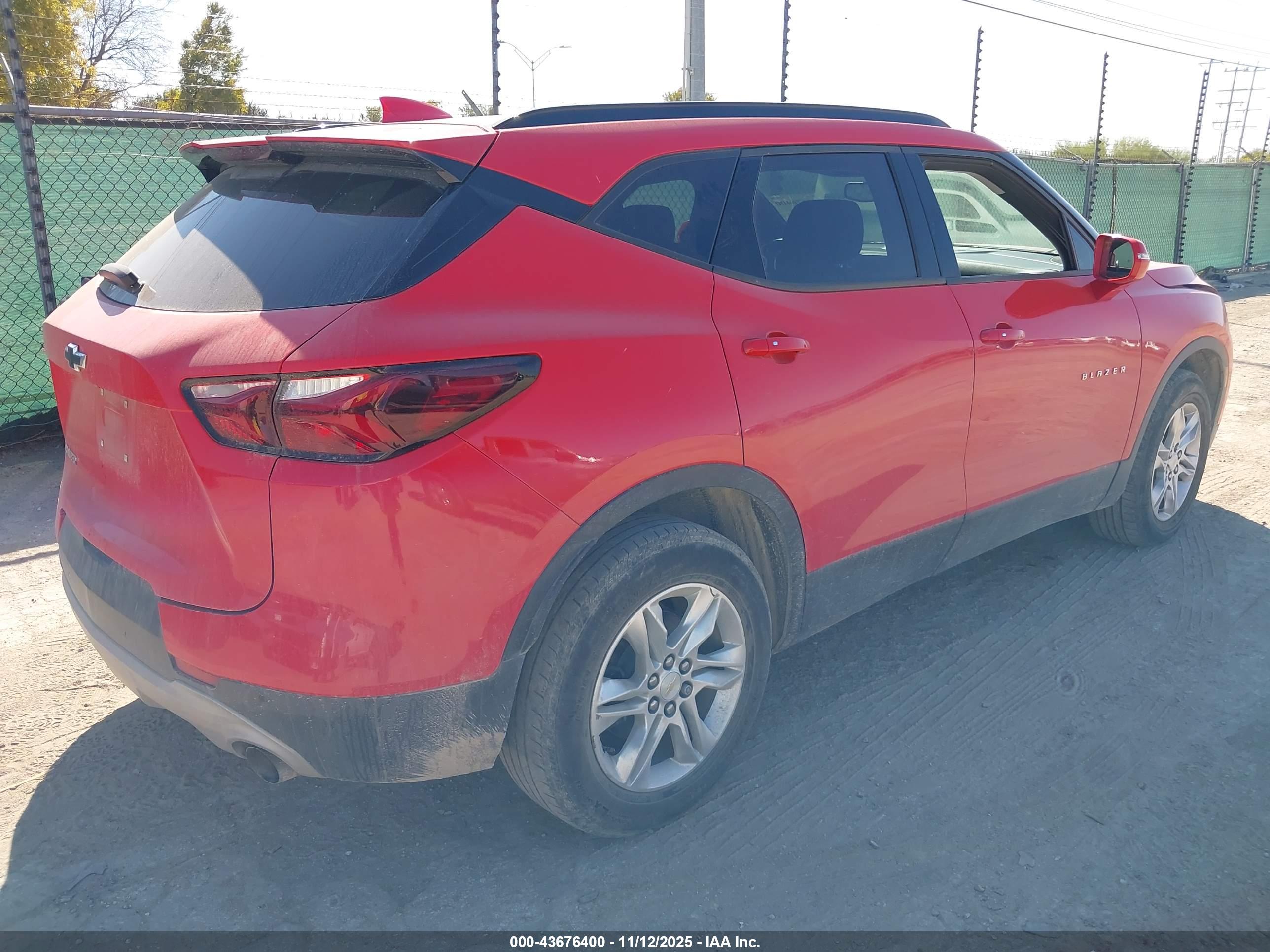 CHEVROLET BLAZER image 4