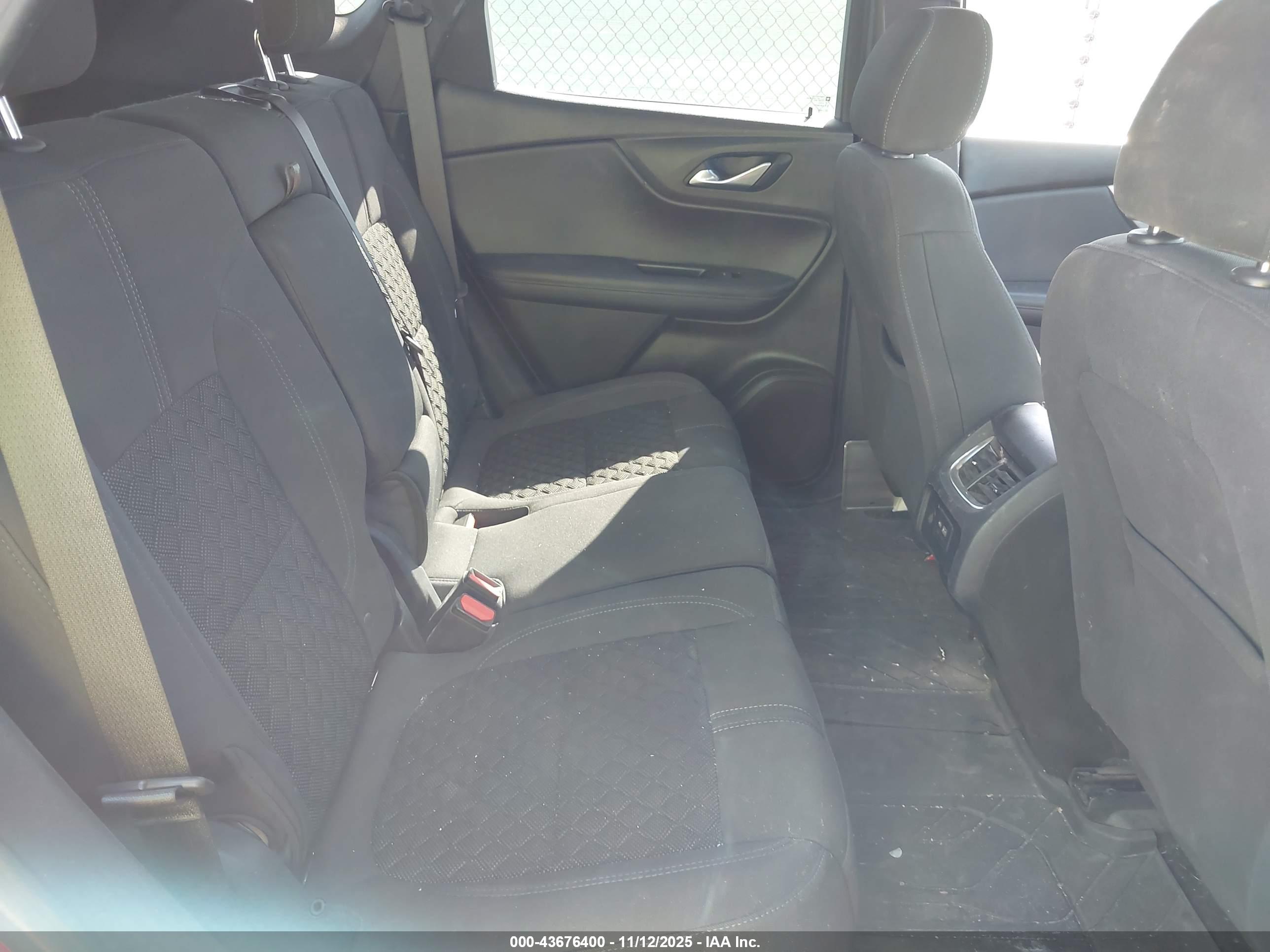 CHEVROLET BLAZER image 8