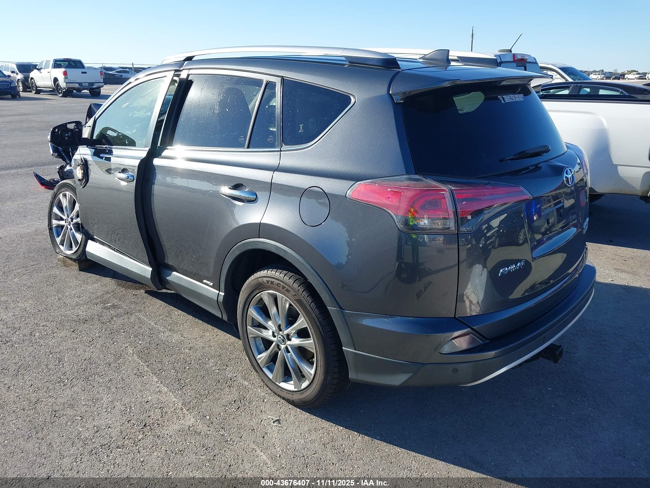 TOYOTA RAV4 image 3