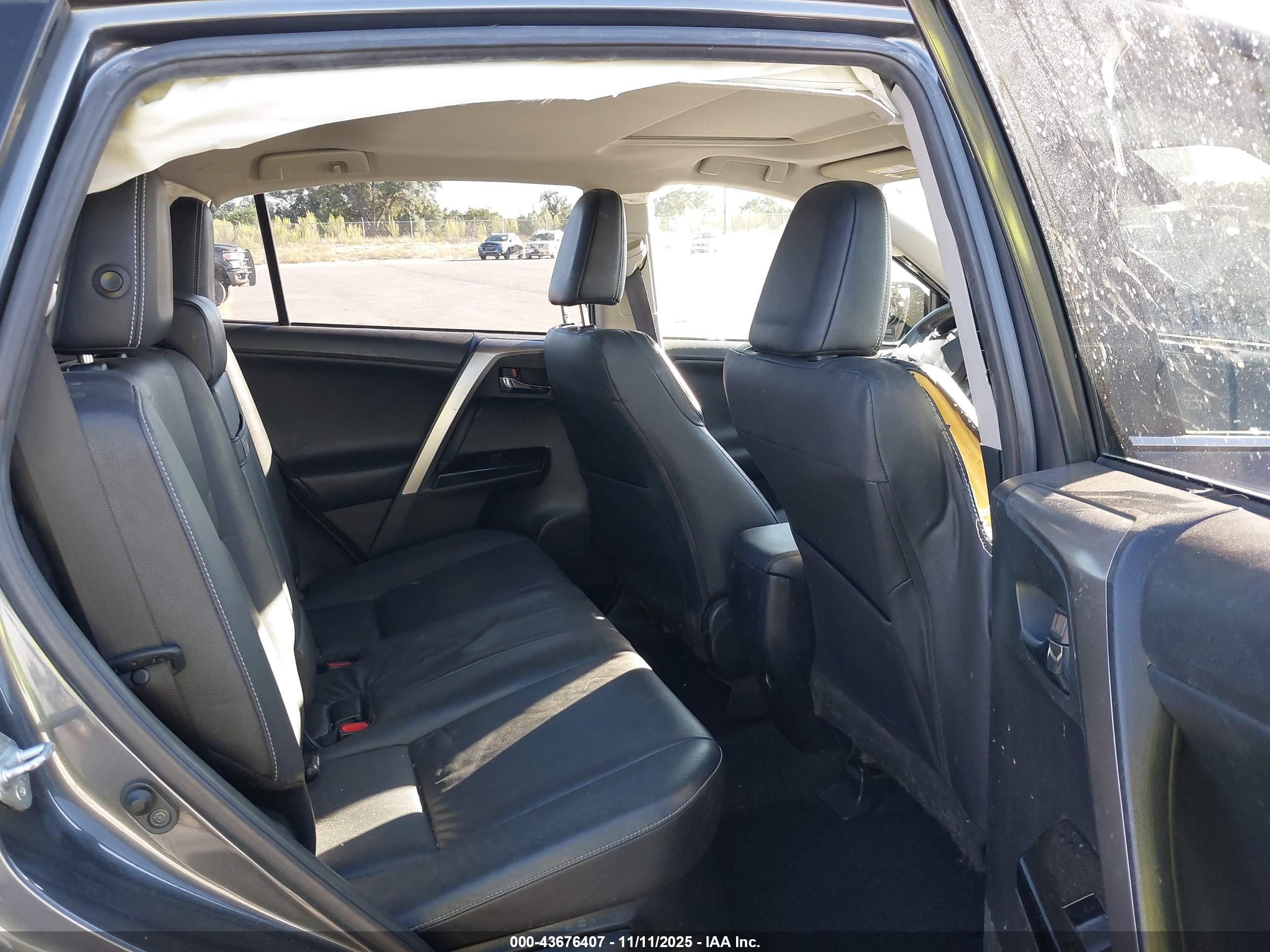 TOYOTA RAV4 image 8