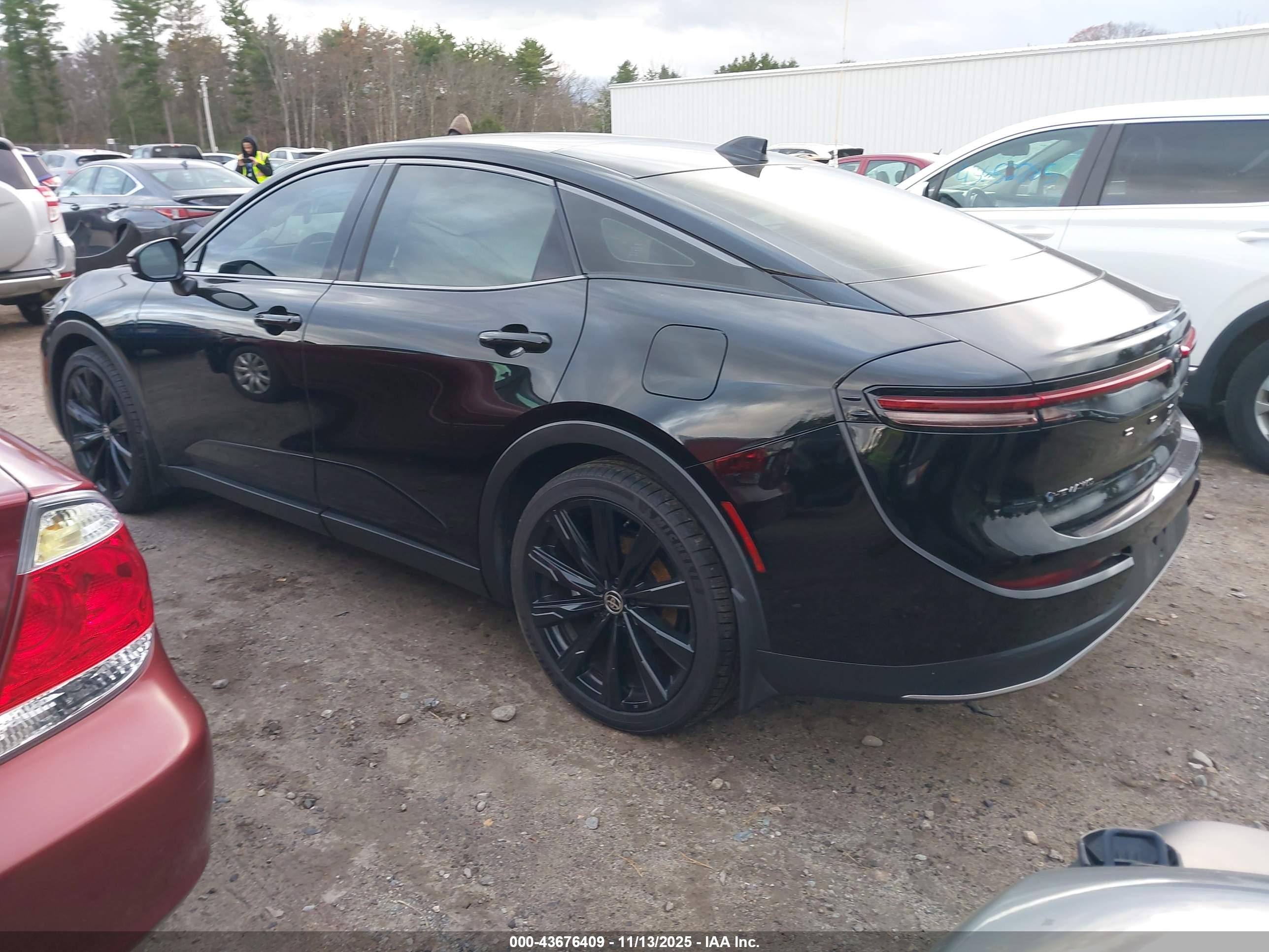 TOYOTA CROWN image 3